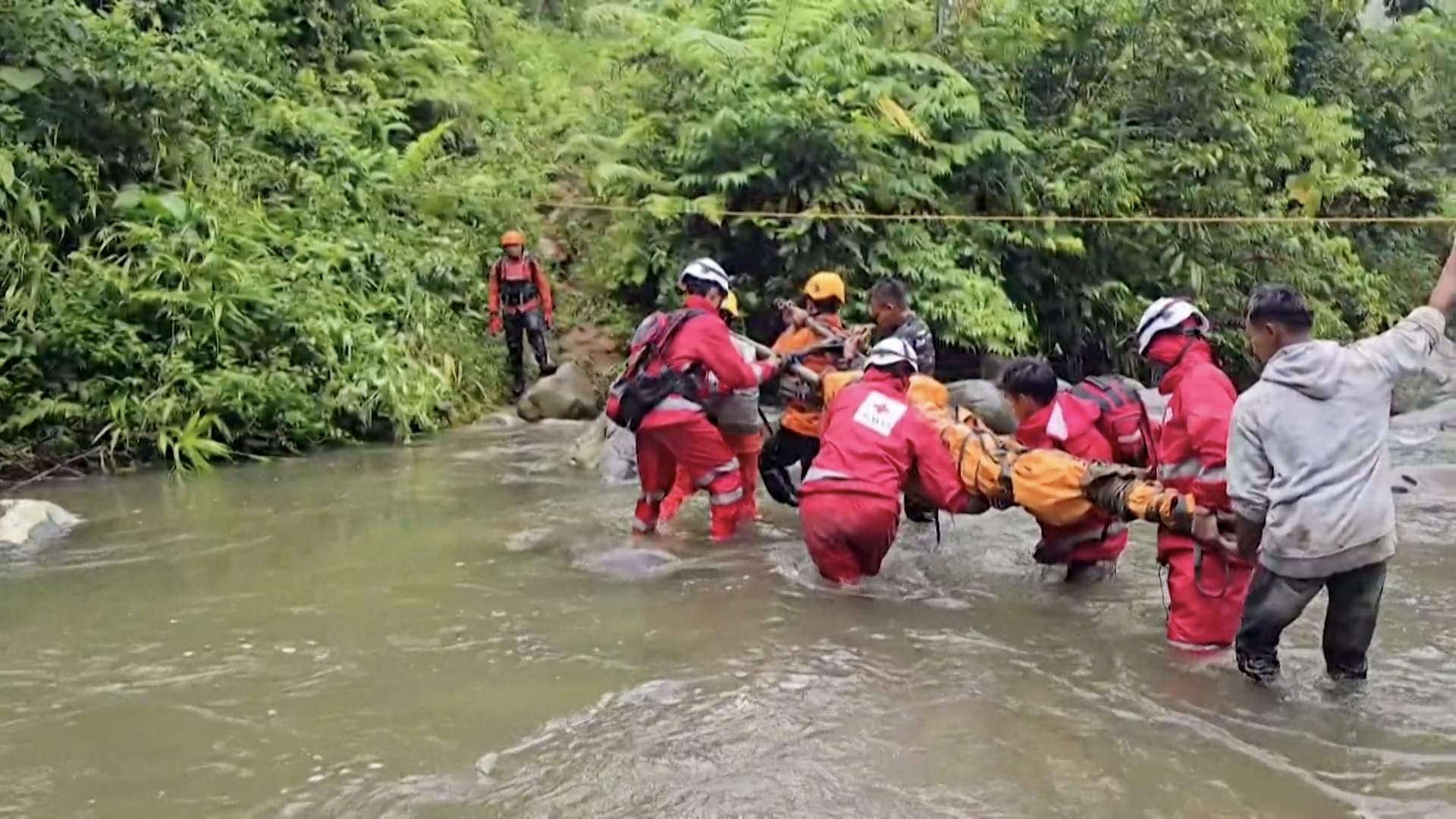 Landslide at Indonesia gold mine claims 15 lives