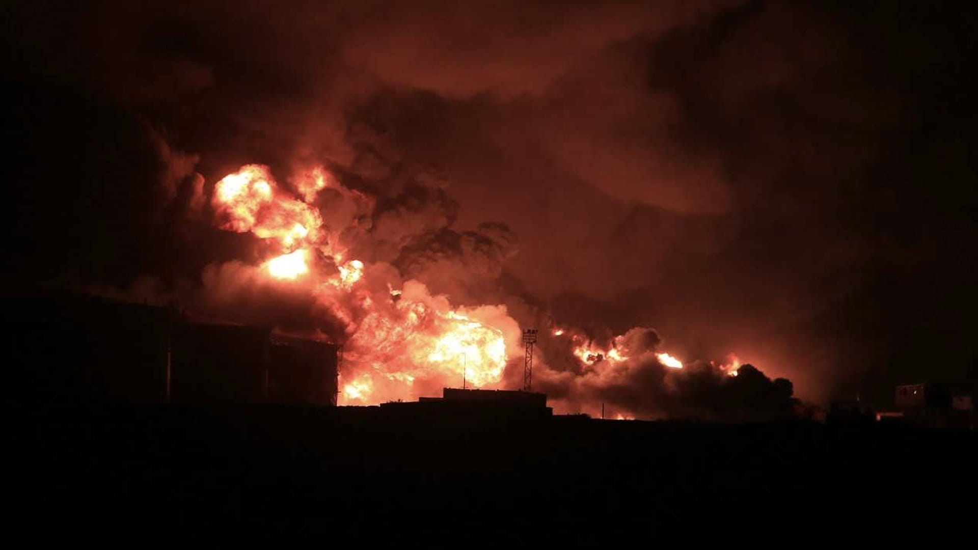 مقتل 4 وإصابة 33 شخصاً بغارات إسرائيلية على الحديدة في اليمن 