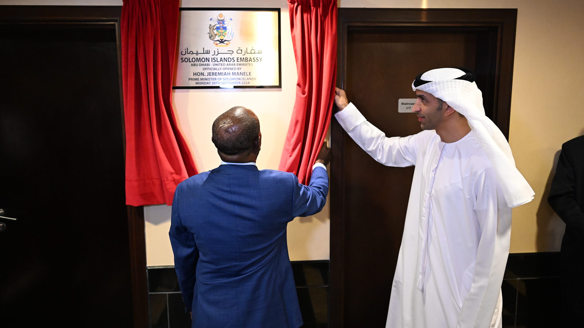 الزيودي ورئيس وزراء جزر سليمان يفتتحان مقر السفارة الجديد بأبوظبي