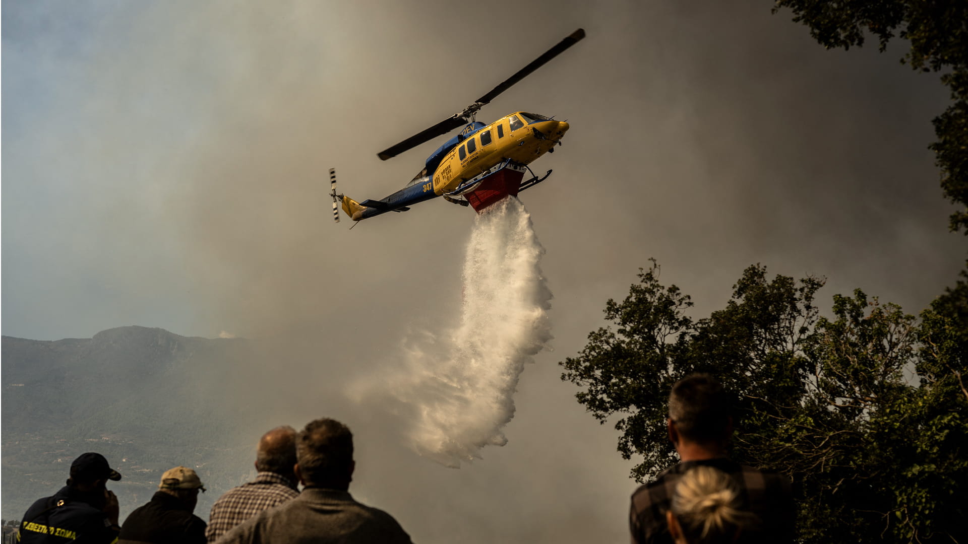 حريق غابات يقتل شخصين في اليونان