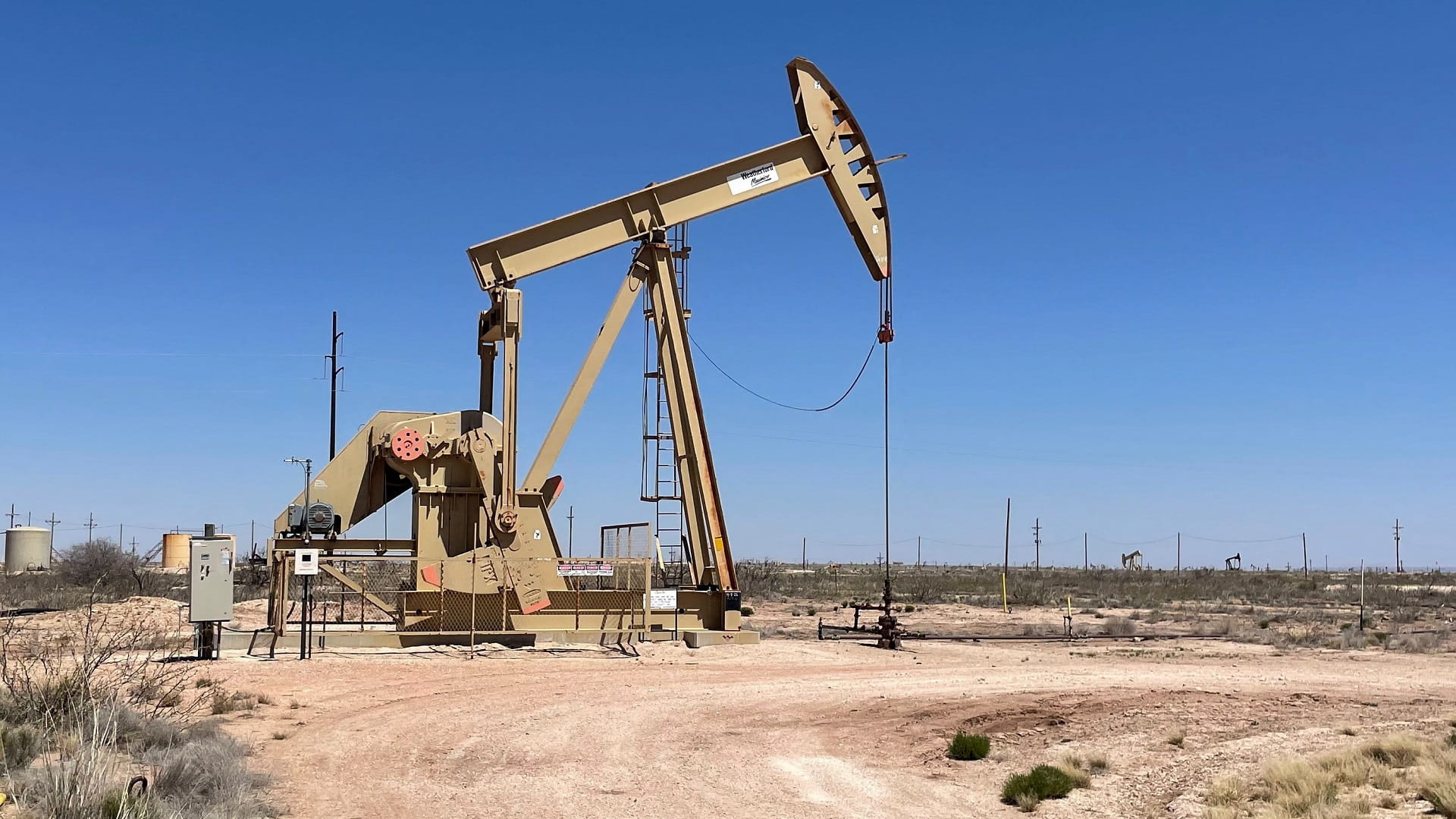 النفط يصعد مع ترقب الرسوم الجمركية الأميركية الجديدة