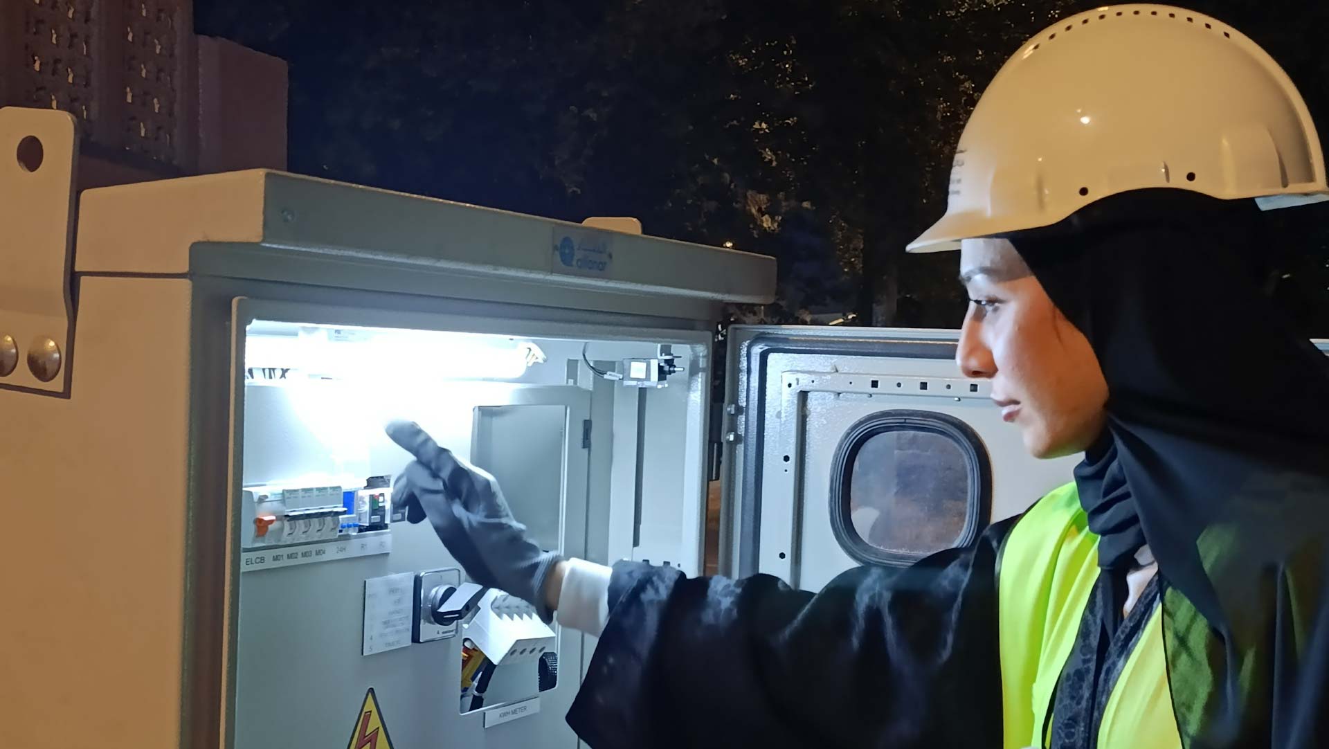 صورة بعنوان: كهرباء الشارقة تنفذ 19 مشروعاً للإنارة في مختلف مناطق الإمارة  