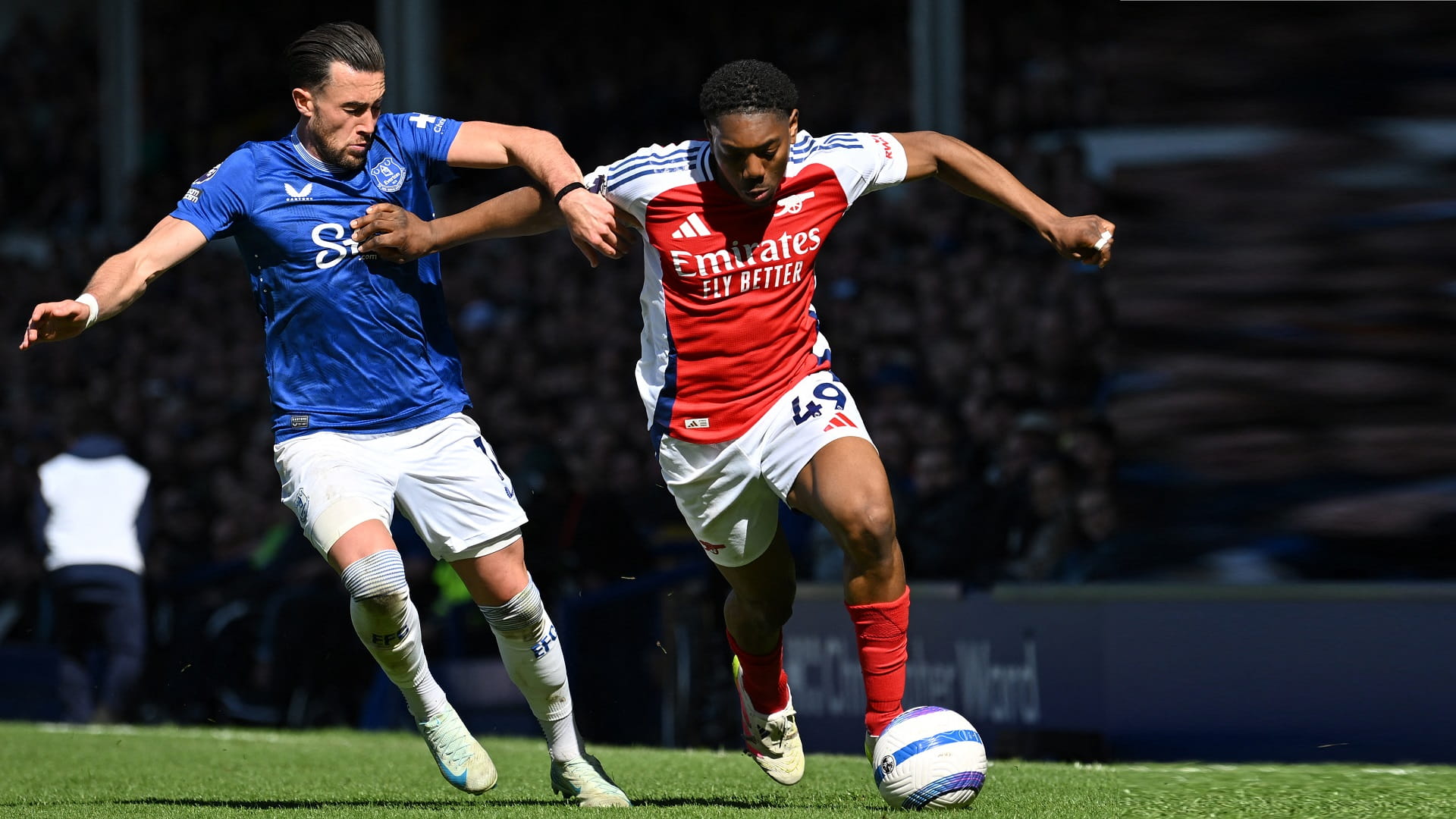 أرسنال يهدر ثلاث نقاط ثمينة في الدوري الإنجليزي الممتاز 