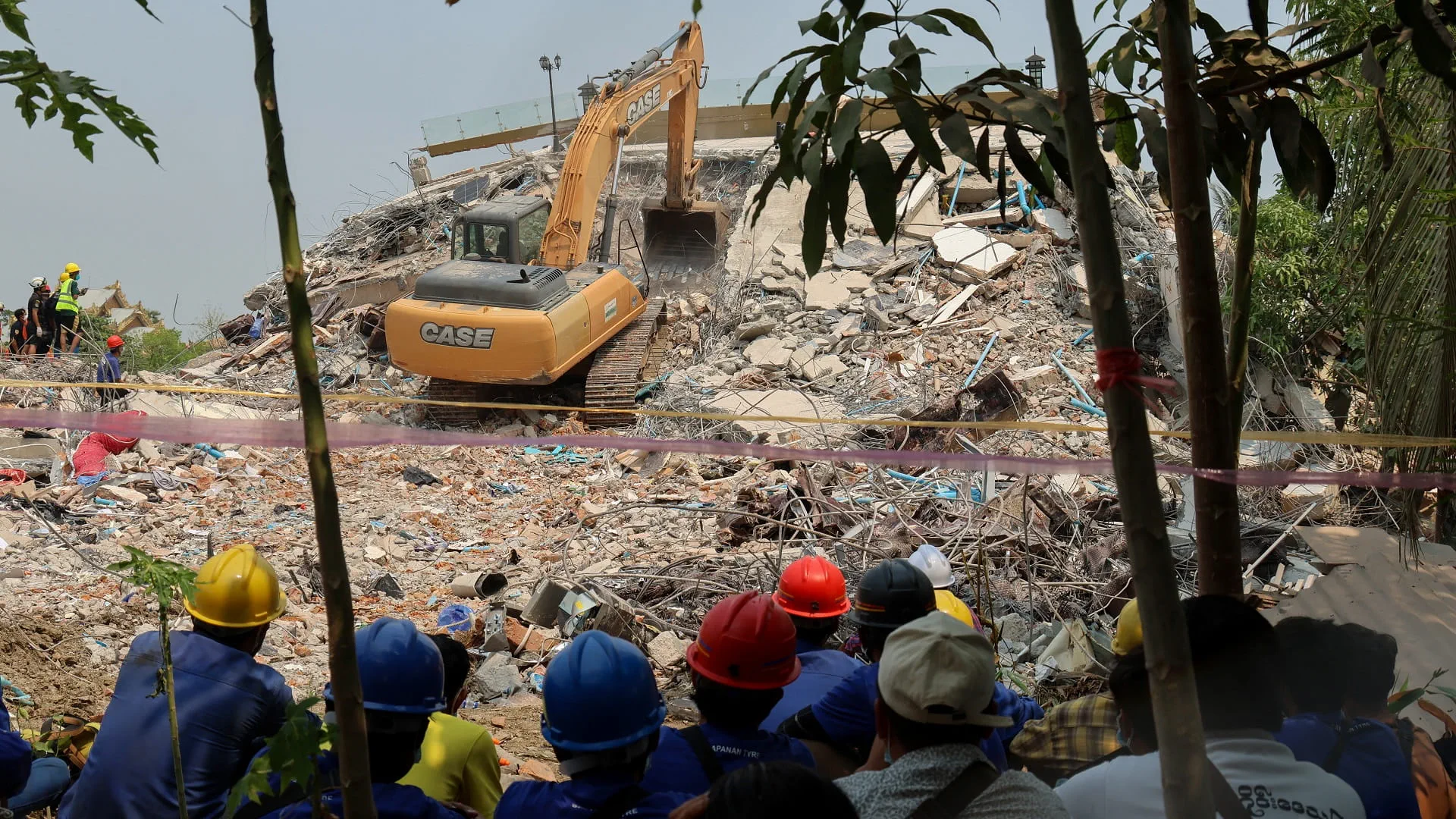 India navy delivers aid to quake-hit Myanmar