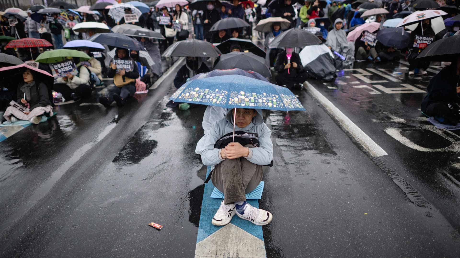 Thousands rally for South Korea's impeached ex-president Yoon 