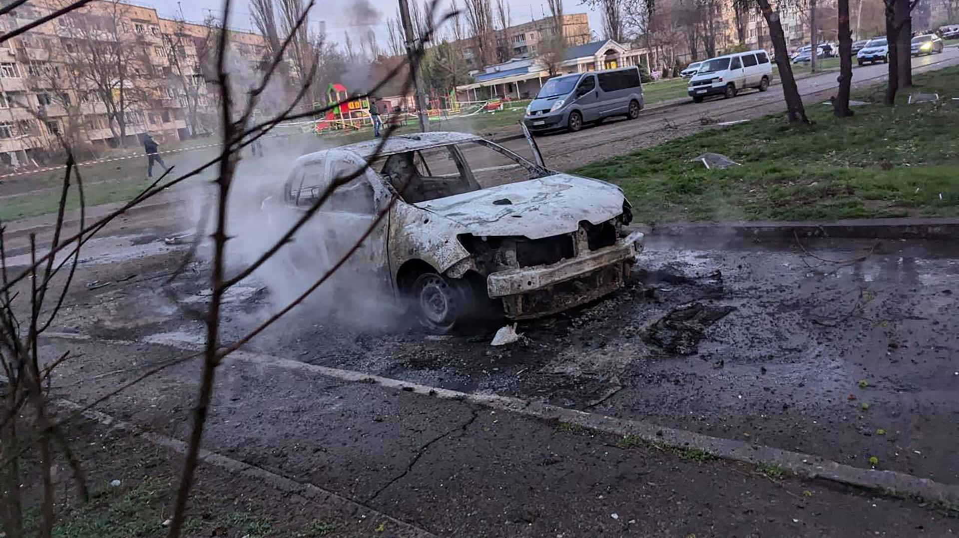 Missile strike on Kyiv kills one amid 'massive' attack 