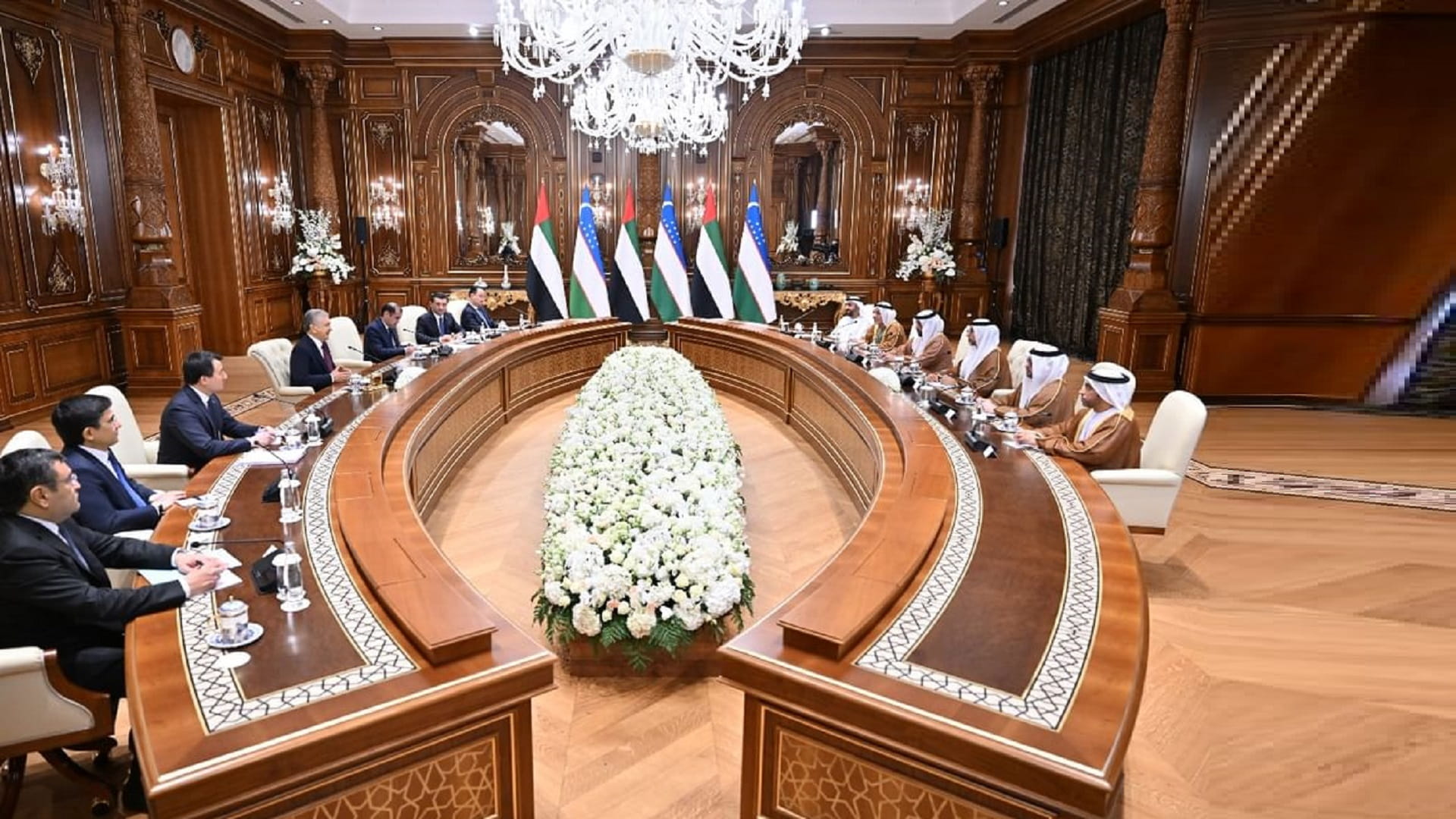 رئيس أوزبكستان يستقبل وزير الطاقة والبنية التحتية 