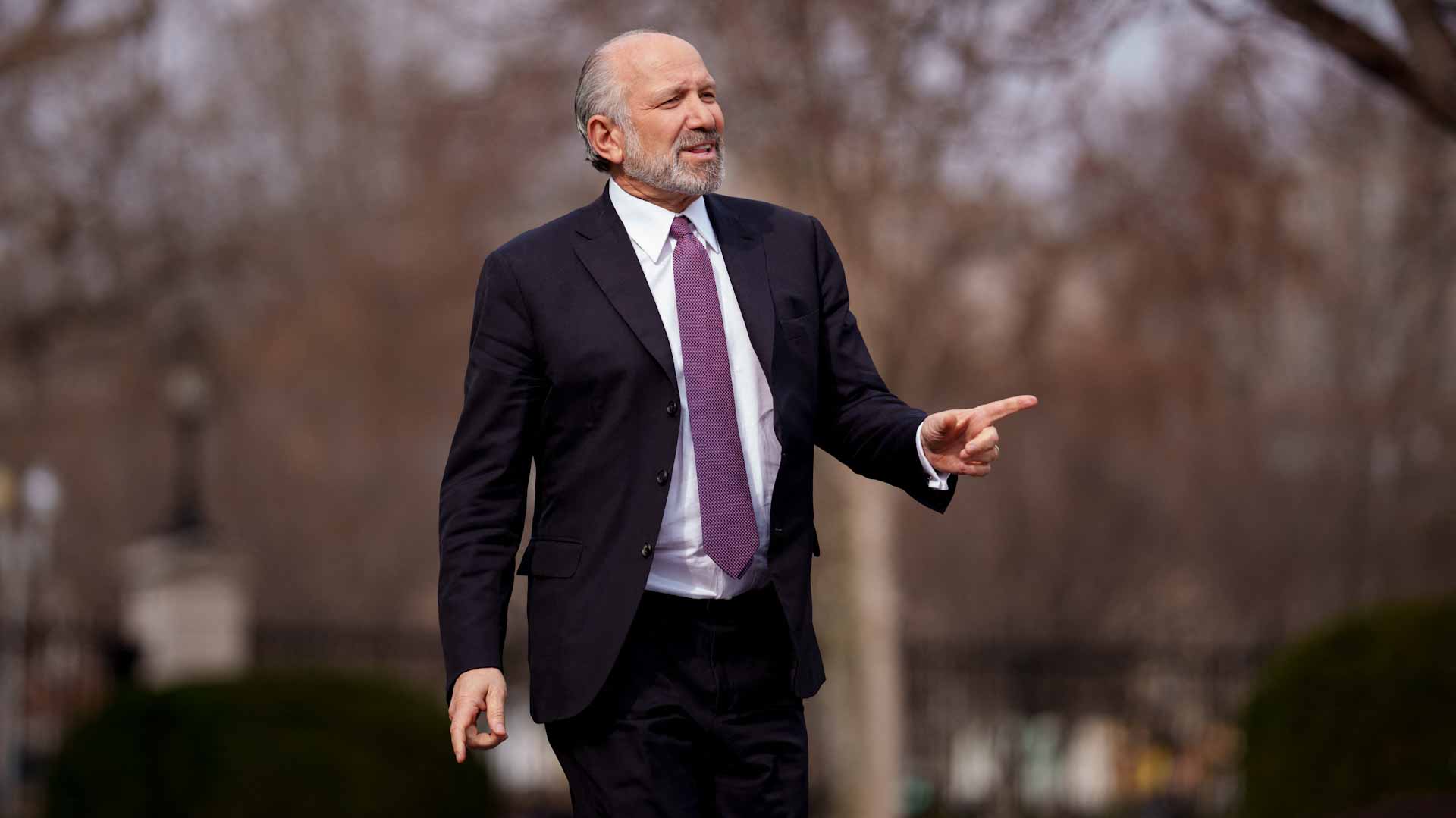 تسري على "البطاريق".. وزير تجارة أميركا: لا تأجيل للرسوم الجمركية 