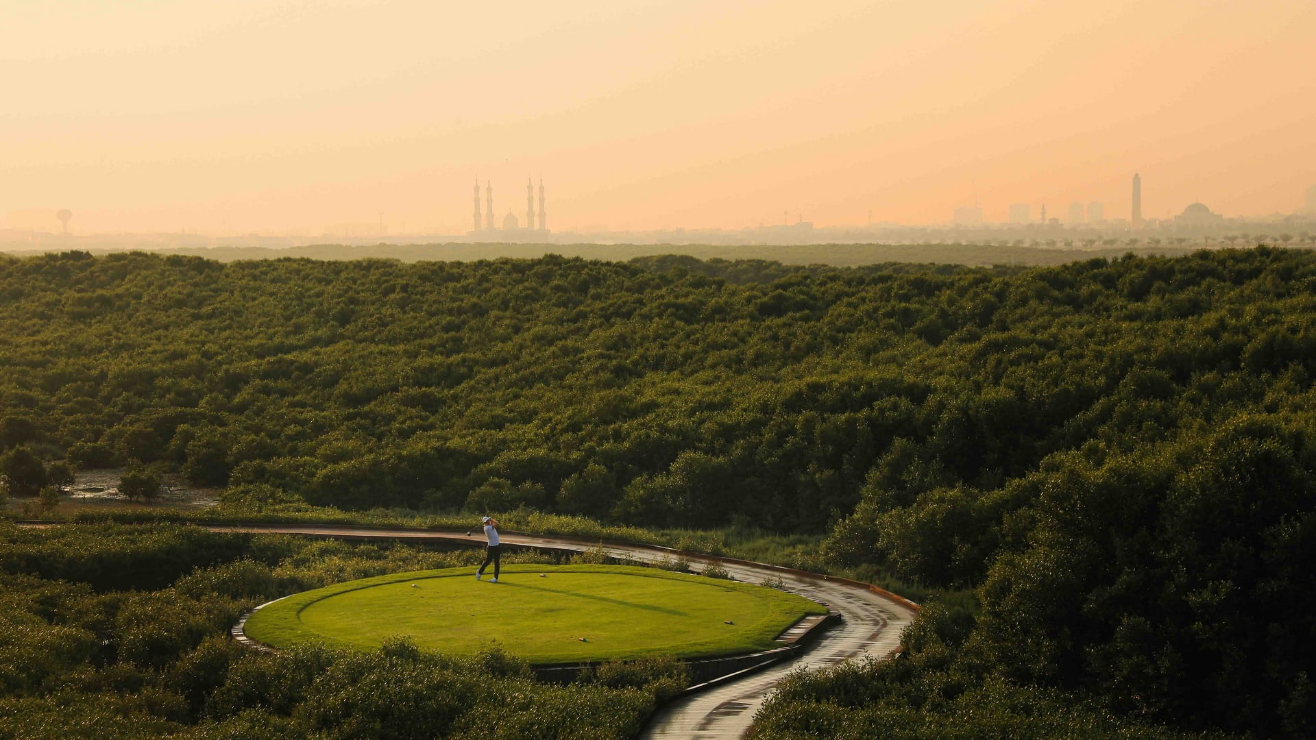 طقس الأحد صحو بوجه عام والرياح خفيفة لمعتدلة السرعة تنشط أحياناً 