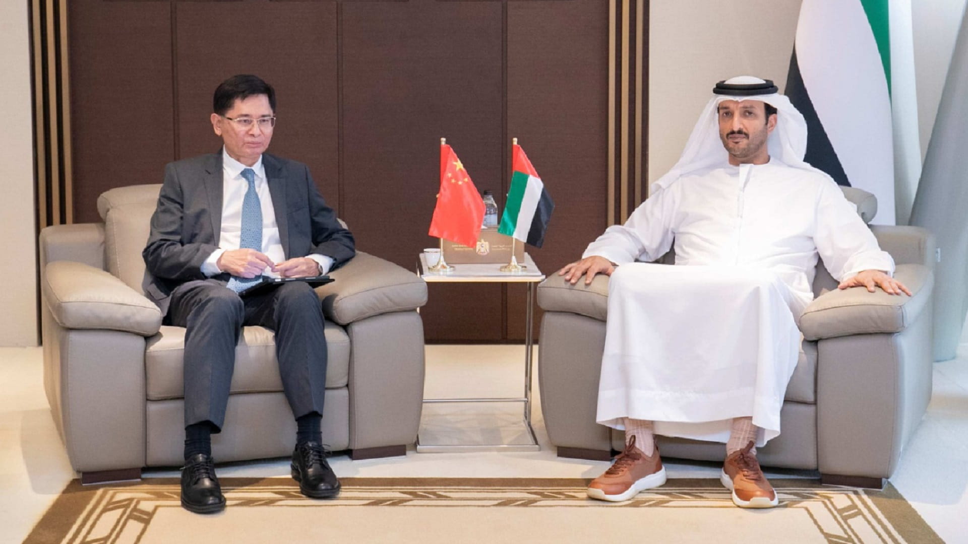 ابن طوق يبحث وحاكم قوانغشي الصينية التعاون بقطاعات الاقتصاد الجديد