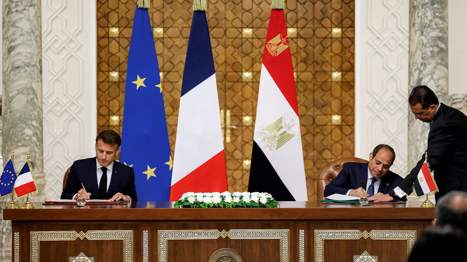 السيسي وماكرون يوقعان اتفاقيات مشتركة لتعزيز الاقتصاد المصري 