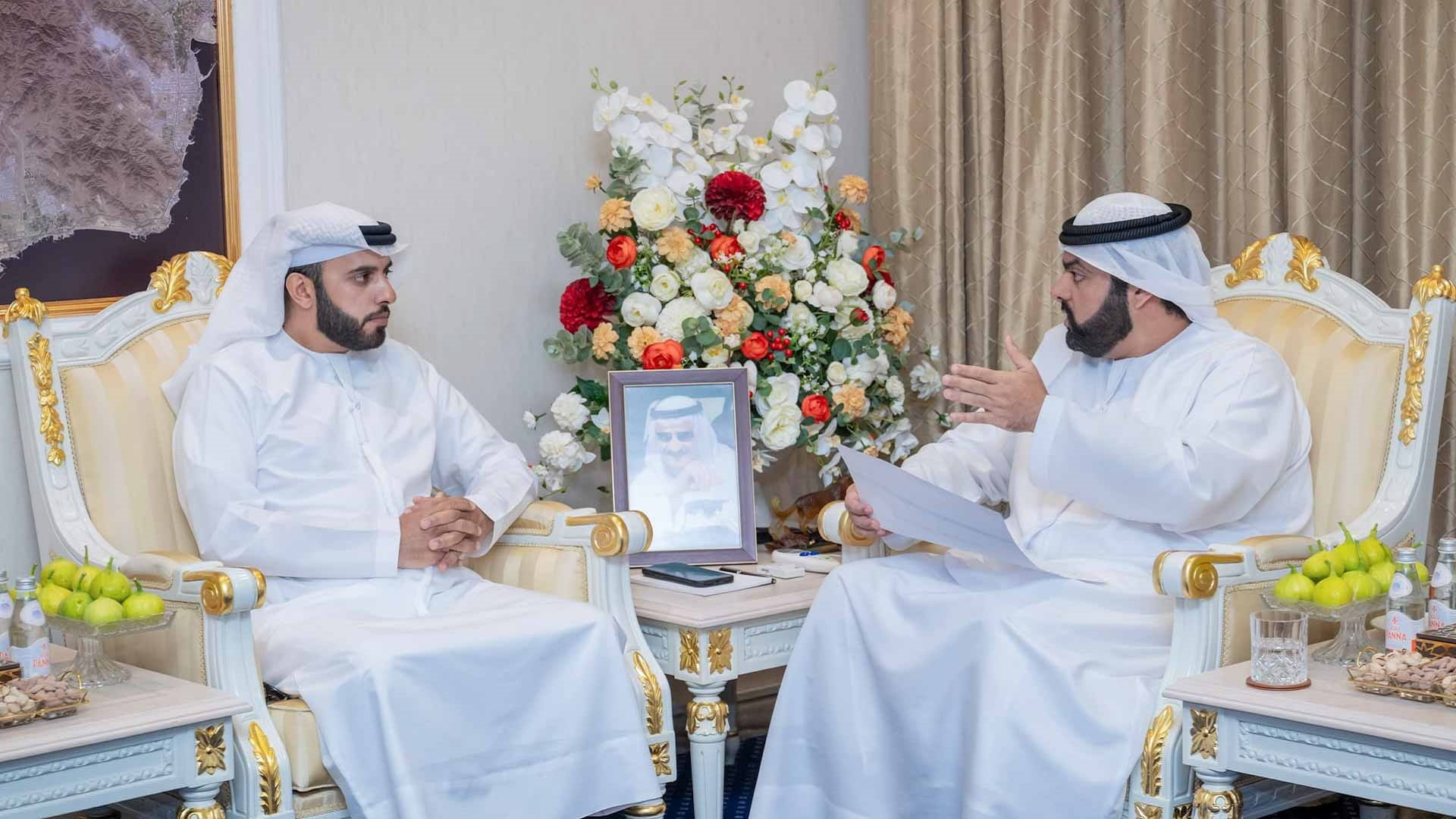 محمد الشرقي يطلع على سير العمل في مستشفى الشيخ خليفة التخصصي 