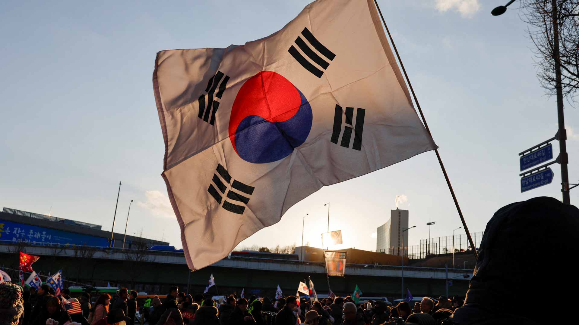 مبدئياً..كوريا الجنوبية تقر إجراء انتخابات رئاسية مبكرة في 3 يونيو 