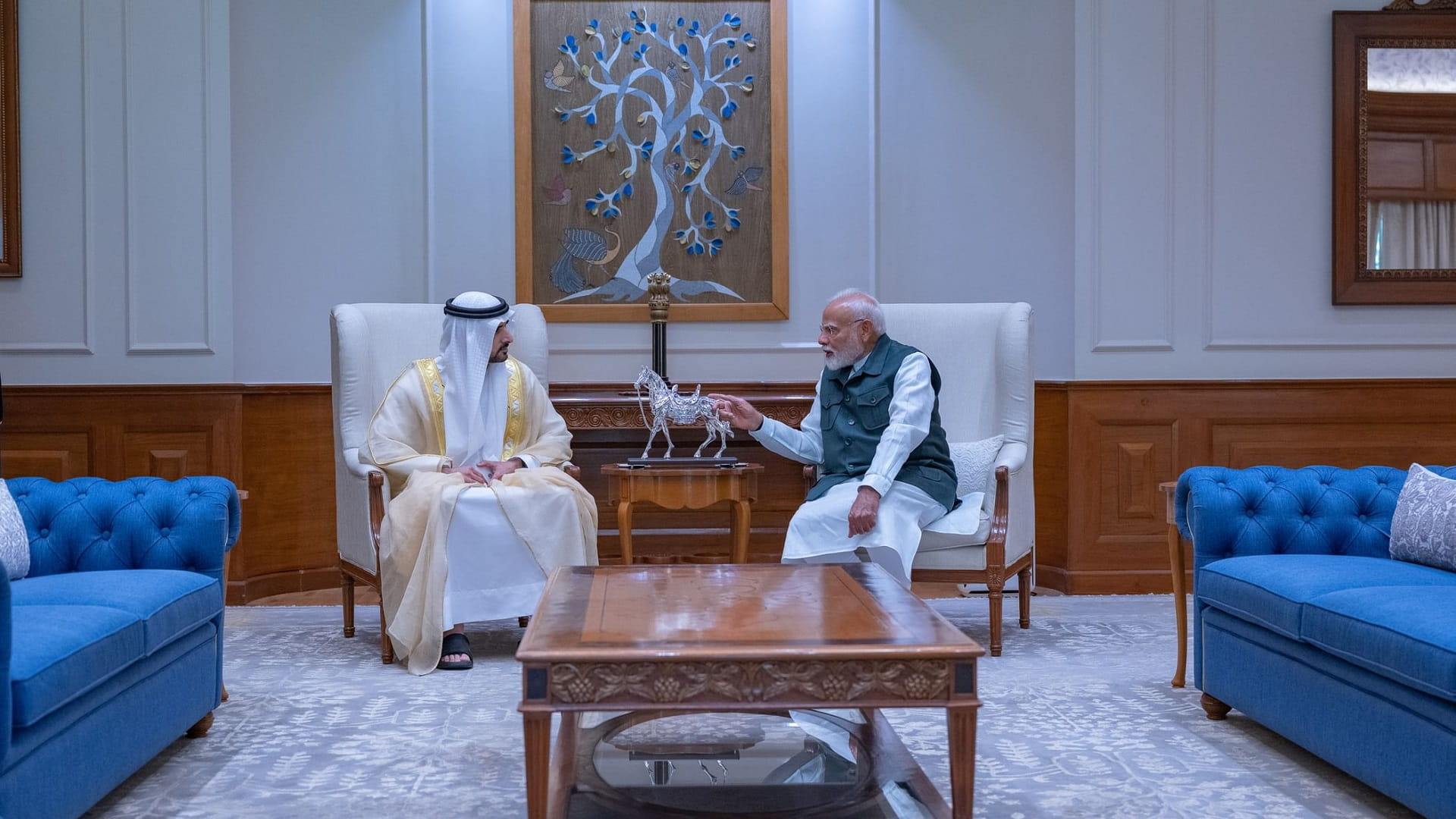 Hamdan bin Mohammed meets with Indian Prime Minister 
