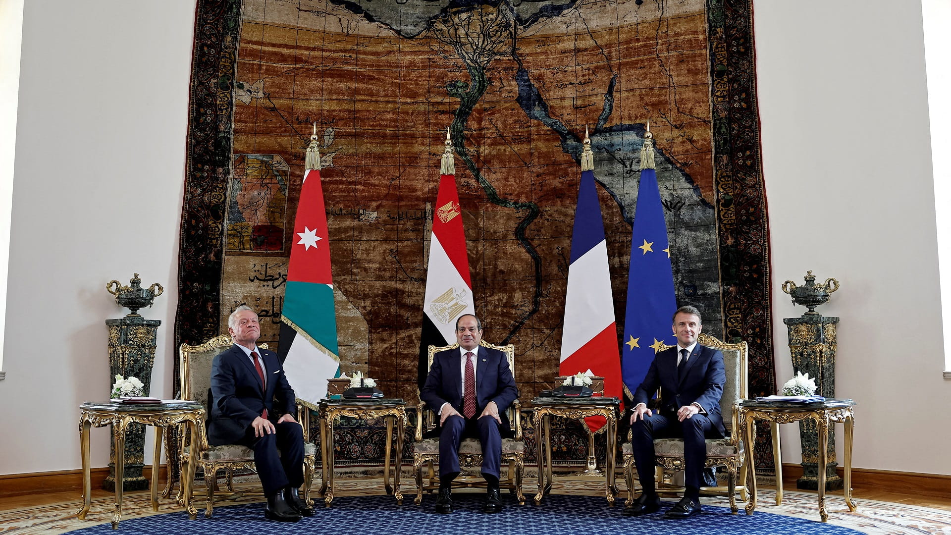 قمة فرنسية مصرية أردنية تدعو إلى وقف فوري لإطلاق النار في غزة
