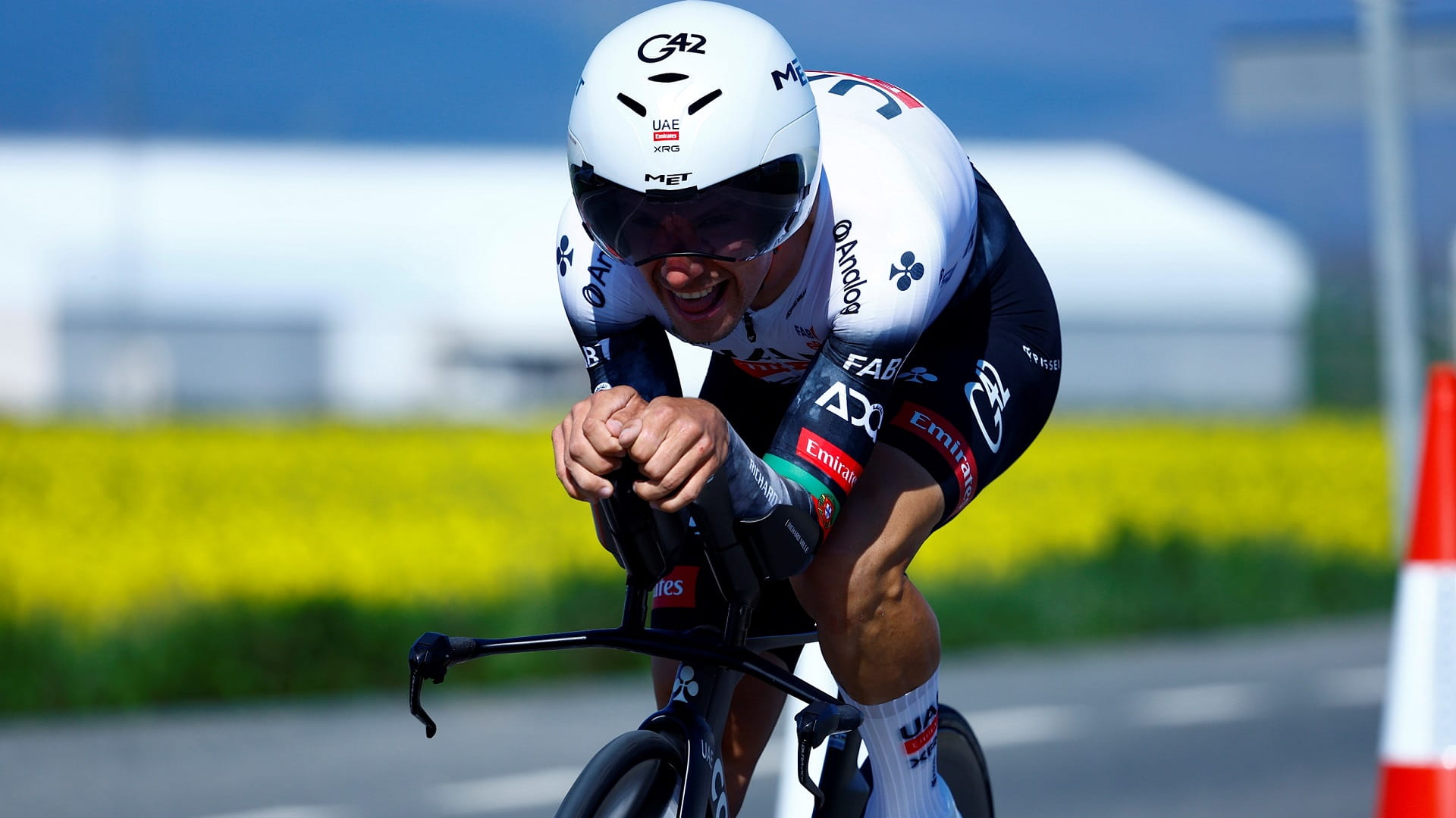 فريق الإمارات للدراجات يحل ثانياً في سباق بتزوليا باسك كونتري بإسبانيا 