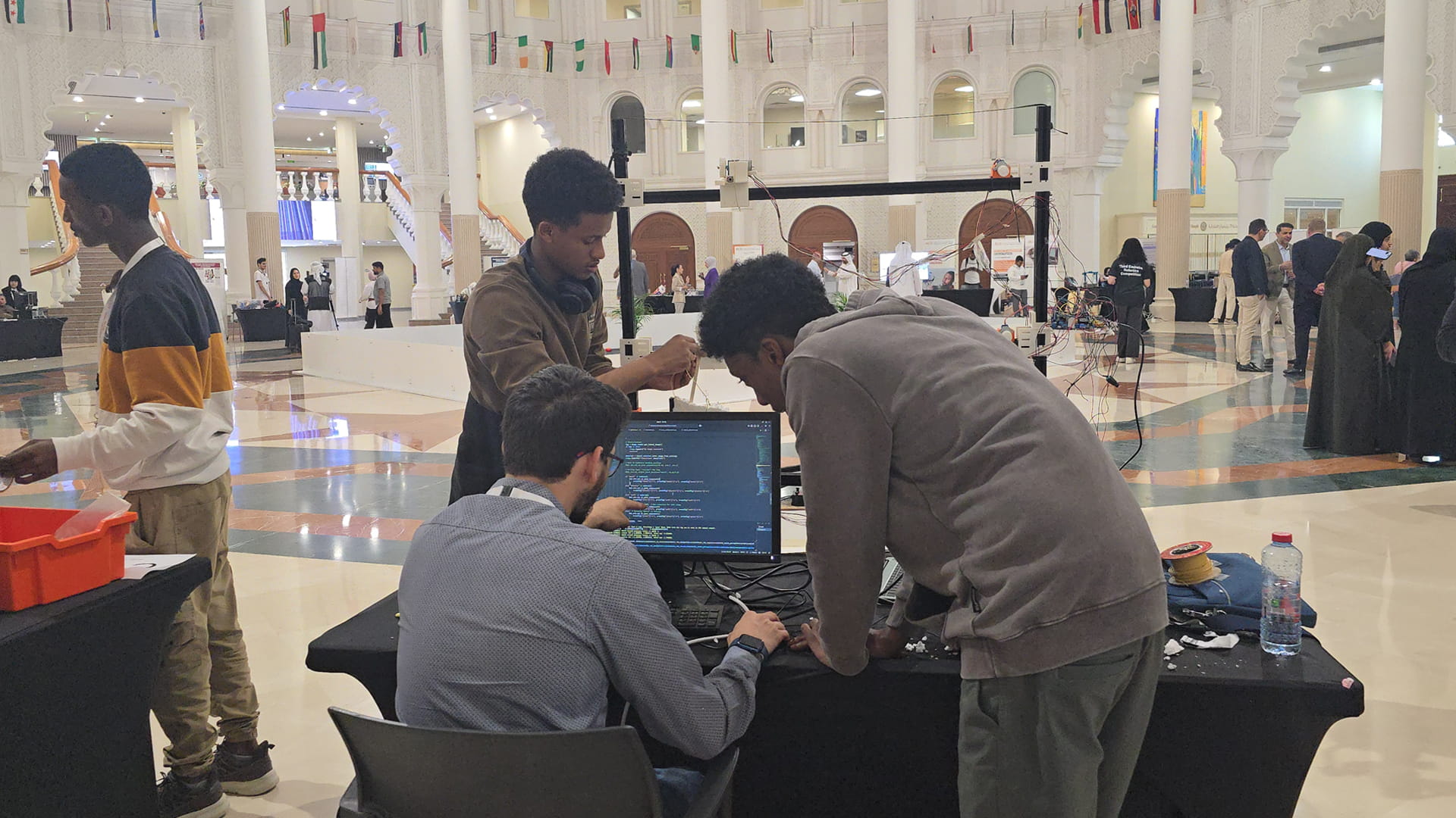 صورة بعنوان: "أميركية الشارقة" تستضيف مسابقة الإمارات للروبوتات بنسختها الـ 3 