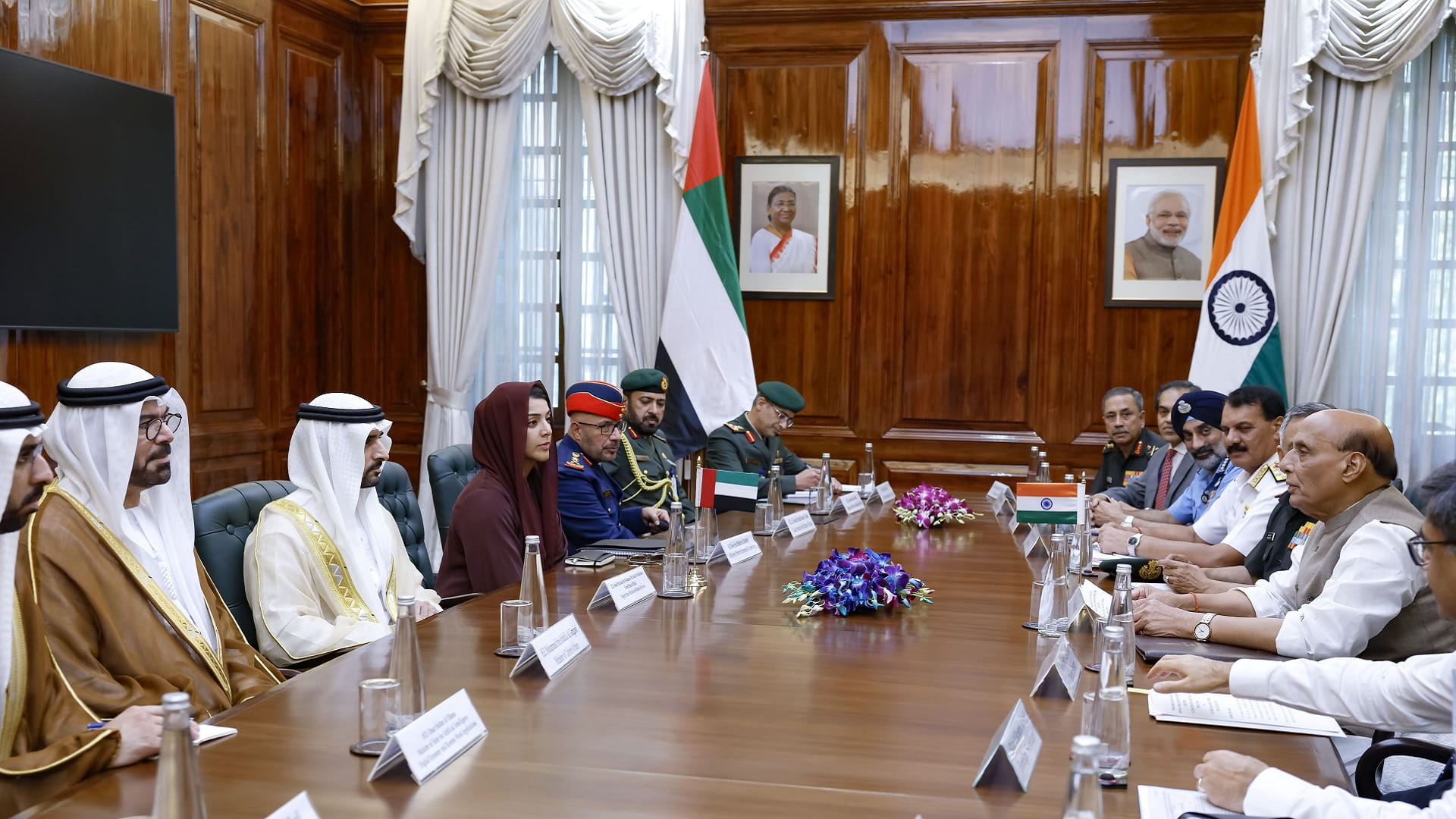 حمدان بن محمد يبحث سبل تعزيز التعاون في المجالات الدفاعية بالهند 