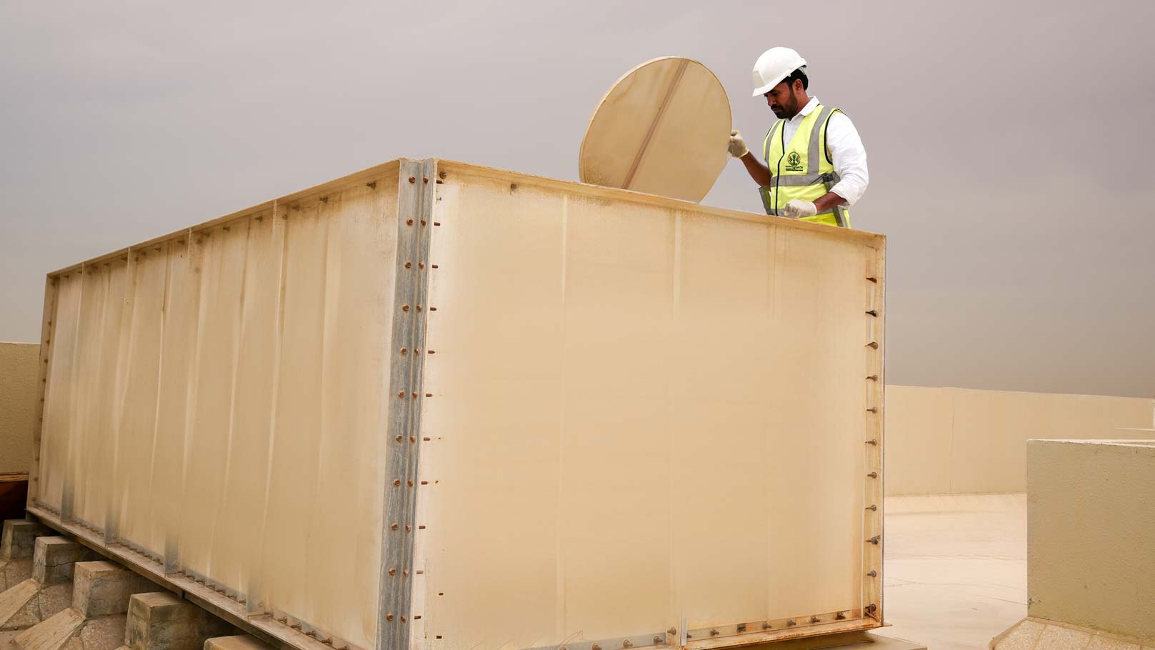 صورة بعنوان: كهرباء الشارقة تفحص 642 خزاناً بالمباني السكنية والتجارية في 2024 