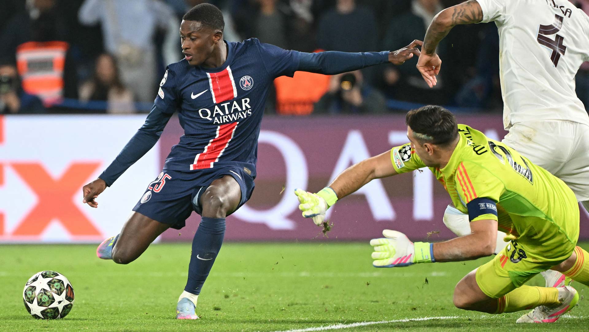 صورة بعنوان: باريس سان جيرمان يقسو على أستون فيلا في ذهاب ربع نهائي الأبطال  