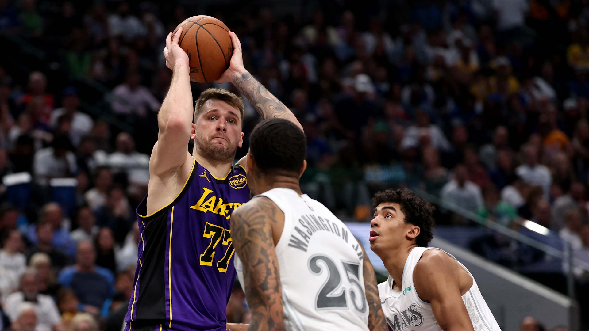 صورة بعنوان: دونتشيتش يقود الليكرز إلى إقصائيات السلة الأميركية  