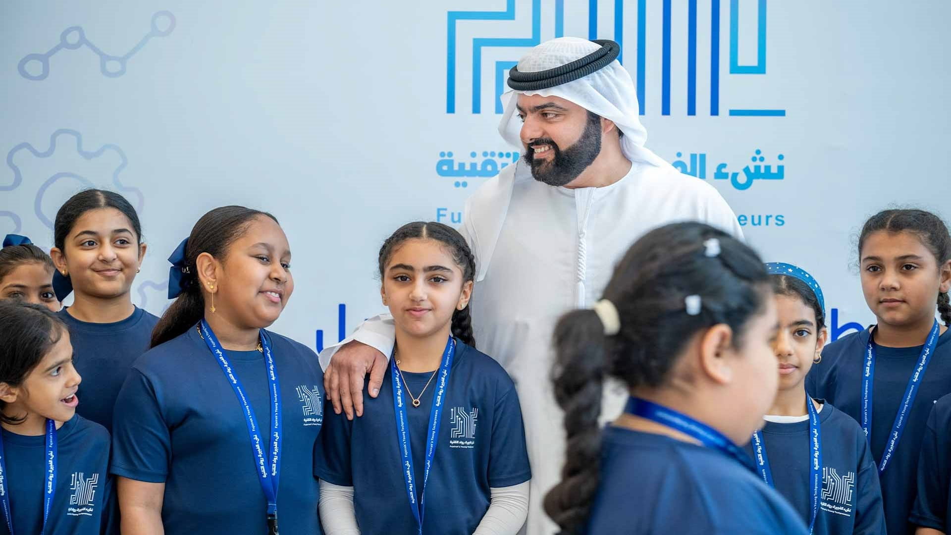 محمد الشرقي يطّلع على سير برنامج "نشء الفجيرة: روّاد التقنية" 