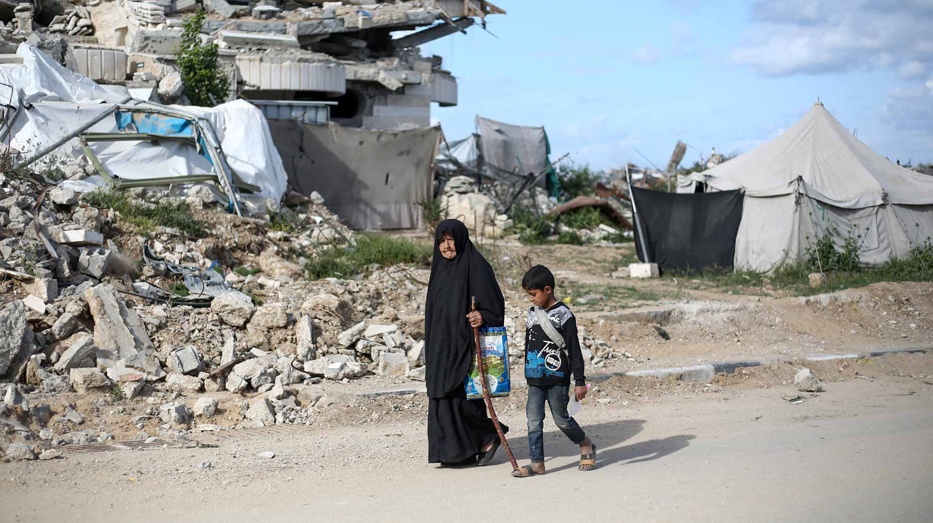 استشهاد 10 من عائلة واحدة في غارة إسرائيلية بخان يونس 