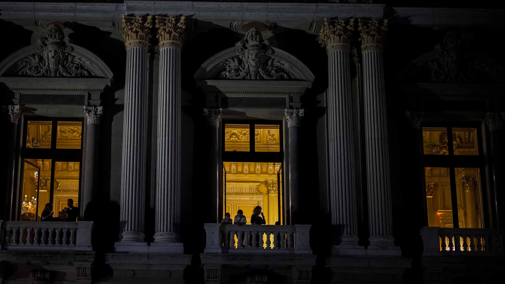 Geneva Opera hosts unique sleepover: Pyjamas, Music, and Dreams