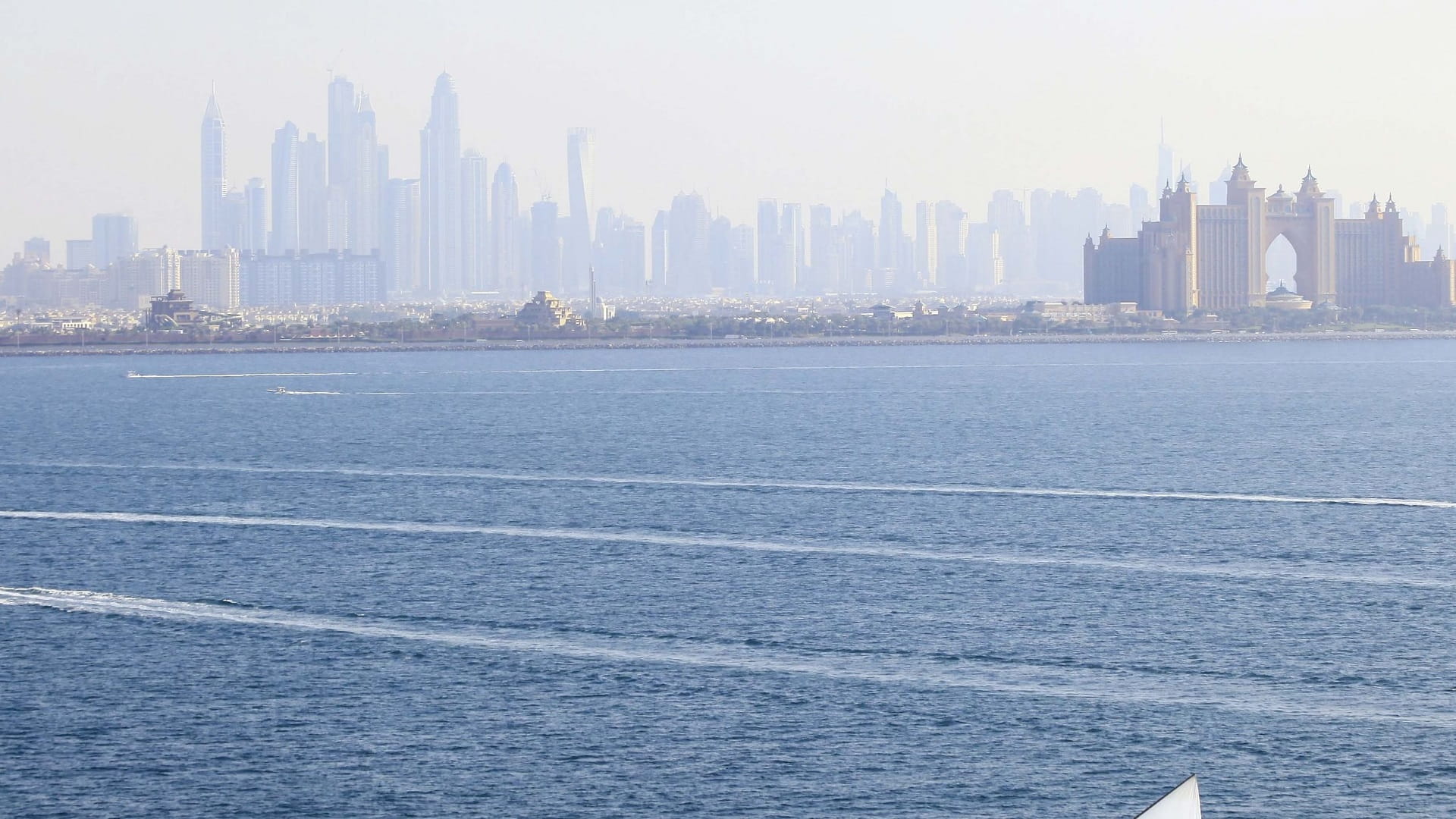 طقس السبت صحو بوجه عام مع سحب منخفضة شرقاً 