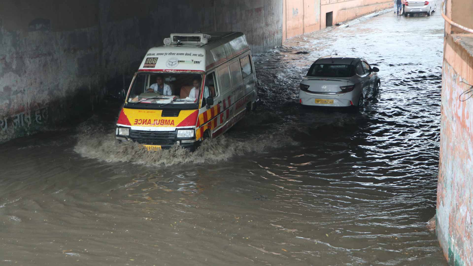 100قتيل في الهند ونيبال جراء فيضانات وأمطار غزيرة