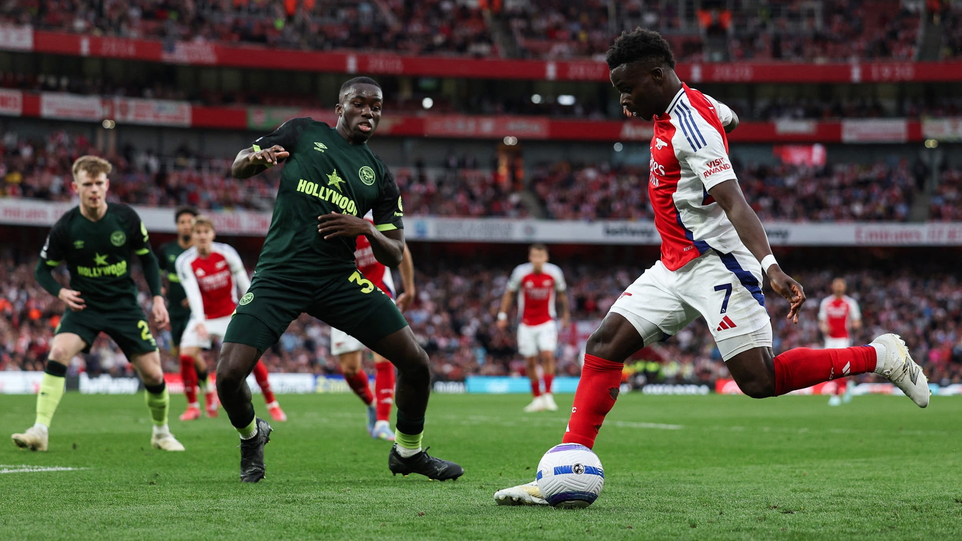 Arsenal draws Brentford, boosting Liverpool's title hopes 