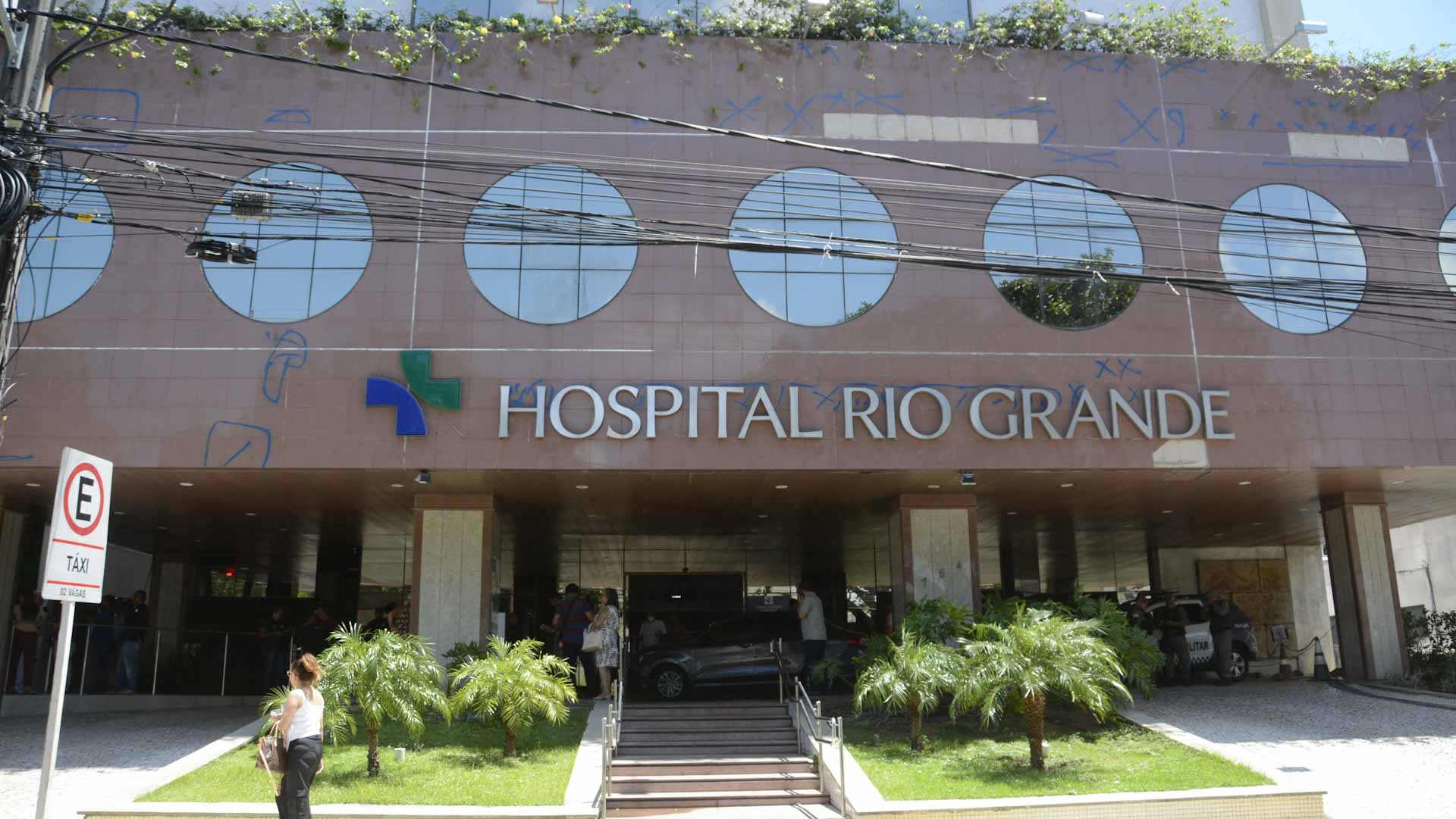 Brazil's Bolsonaro hospitalised with abdominal pain 