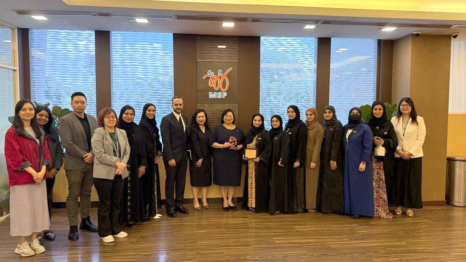 مديرو "اجتماعية الشارقة" يتعرفون إلى التجربة السنغافورية  