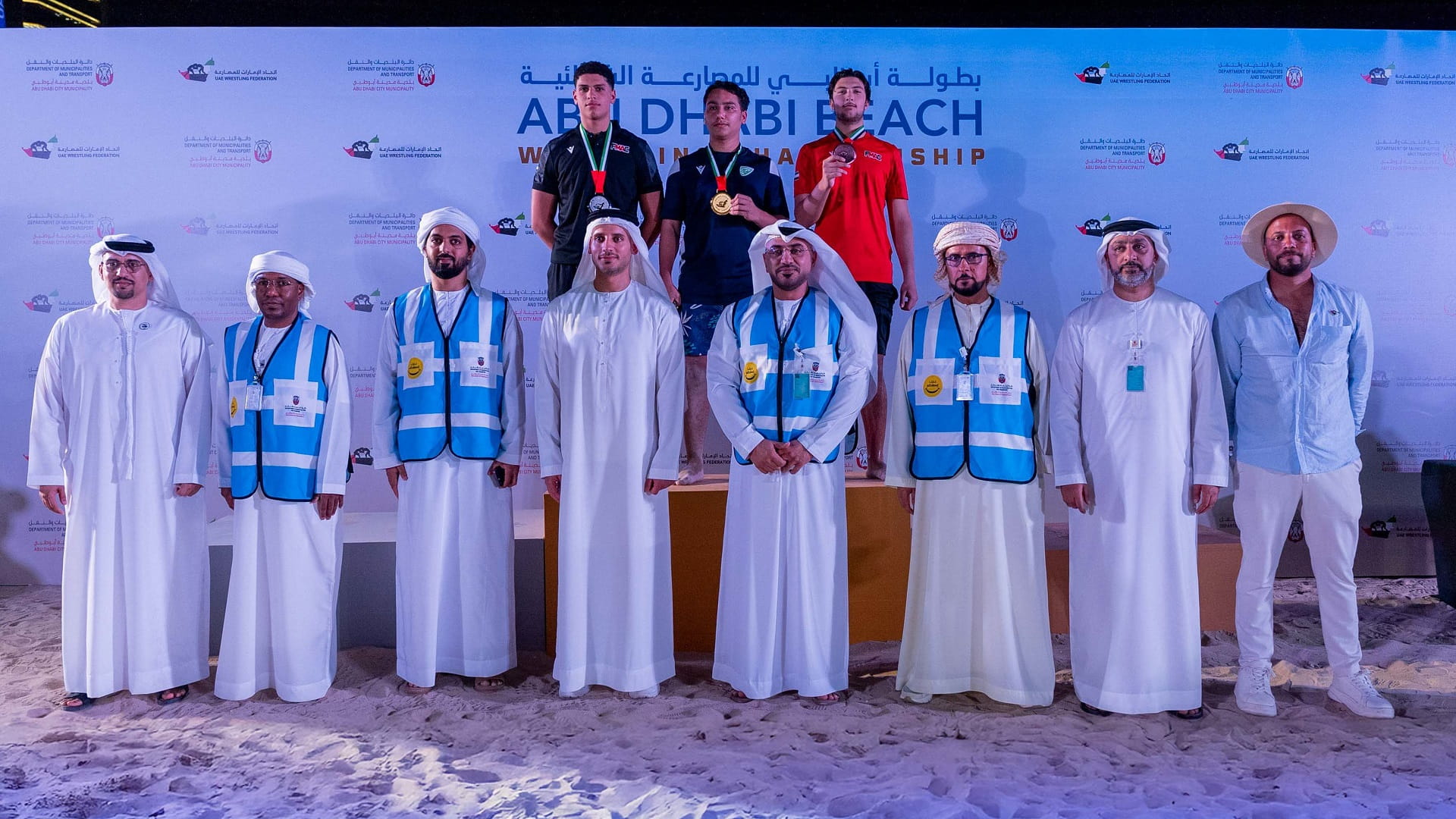 صدارة إماراتية في انطلاقة أبوظبي للمصارعة الشاطئية 