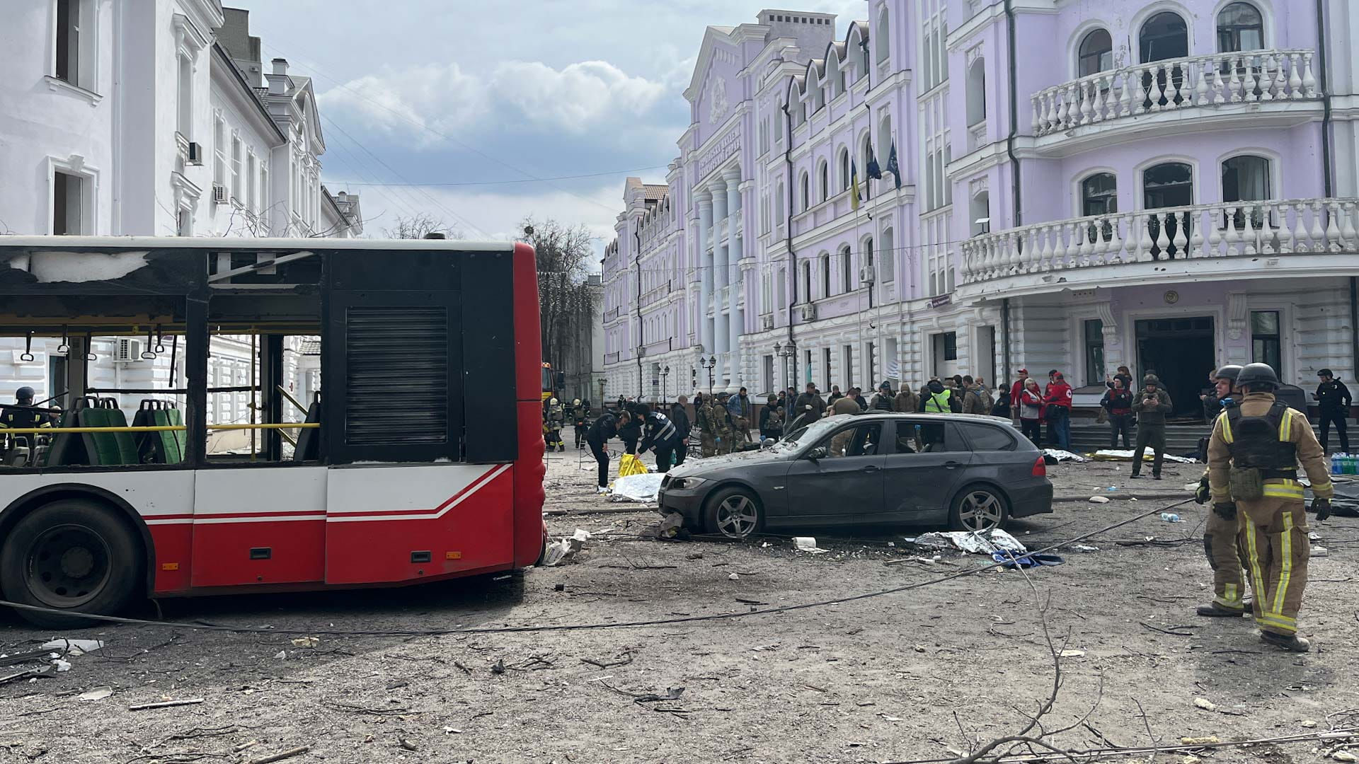 صورة بعنوان: 34 قتيلاً وأكثر من 100 جريح في ضربة روسية استهدفت سومي الأوكرانية 