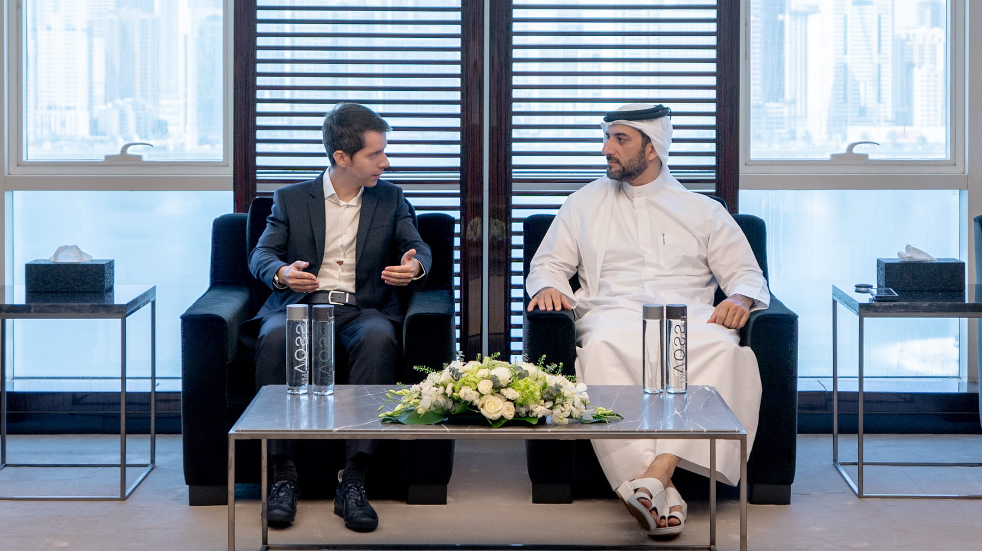 سلطان بن أحمد يبحث و"كريبتو دوت كوم" جهود التحوّل الرقمي بالشارقة