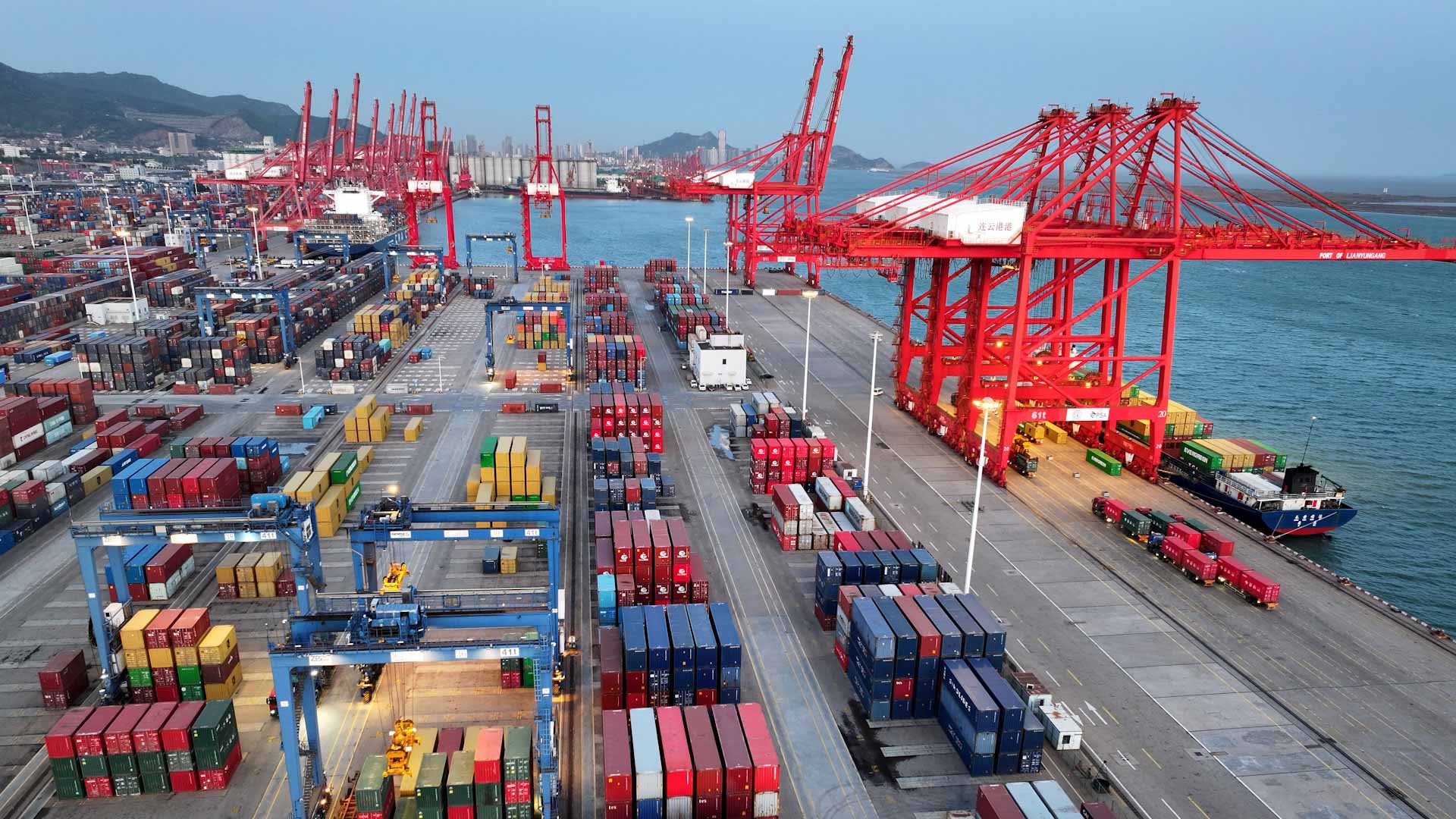 صورة بعنوان: الصين تسجل نمواً بـ1.3% في تجارتها الخارجية في الربع الأول من 2025 