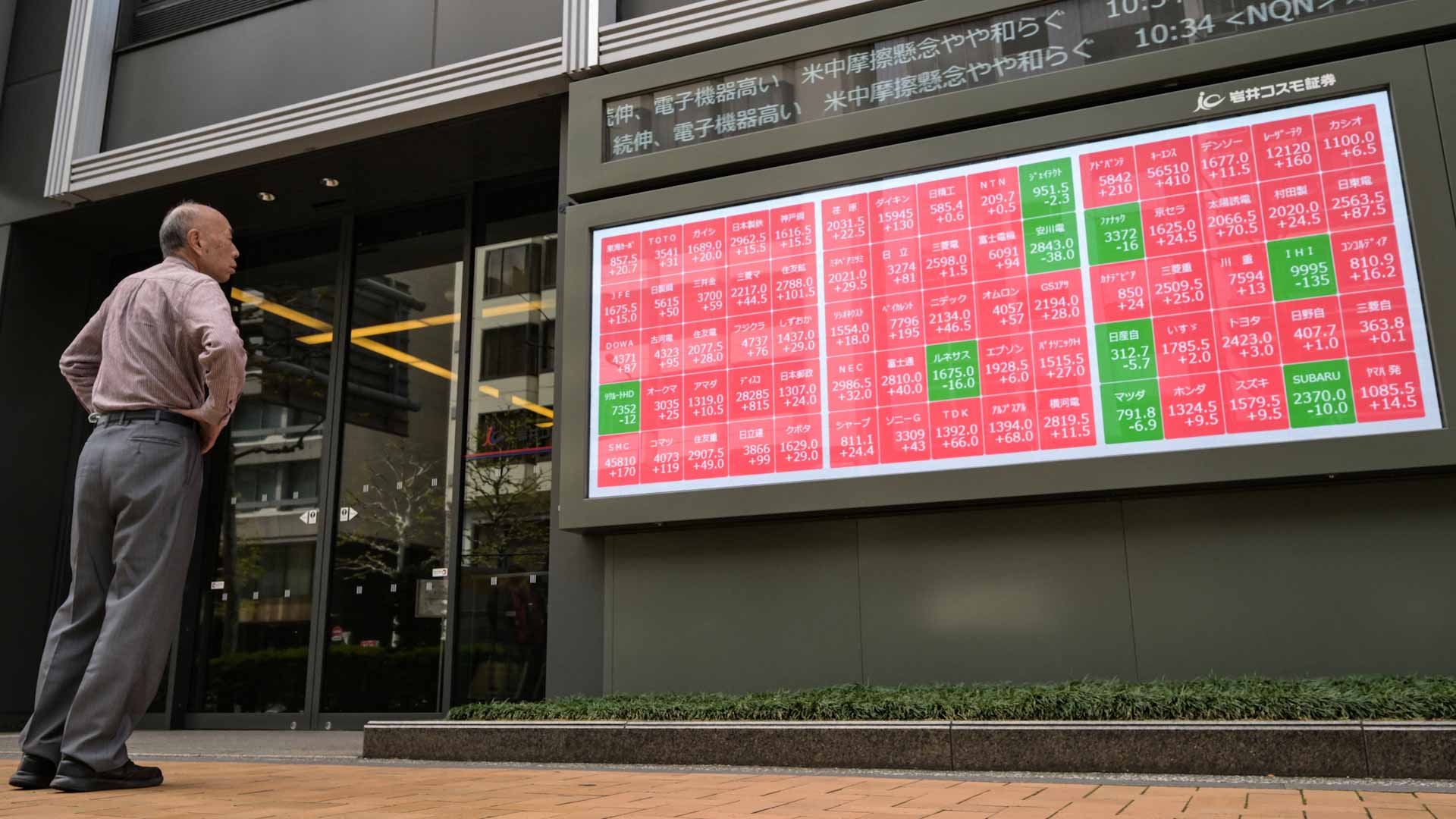 Stocks grow due to exemption of electronics tariffs