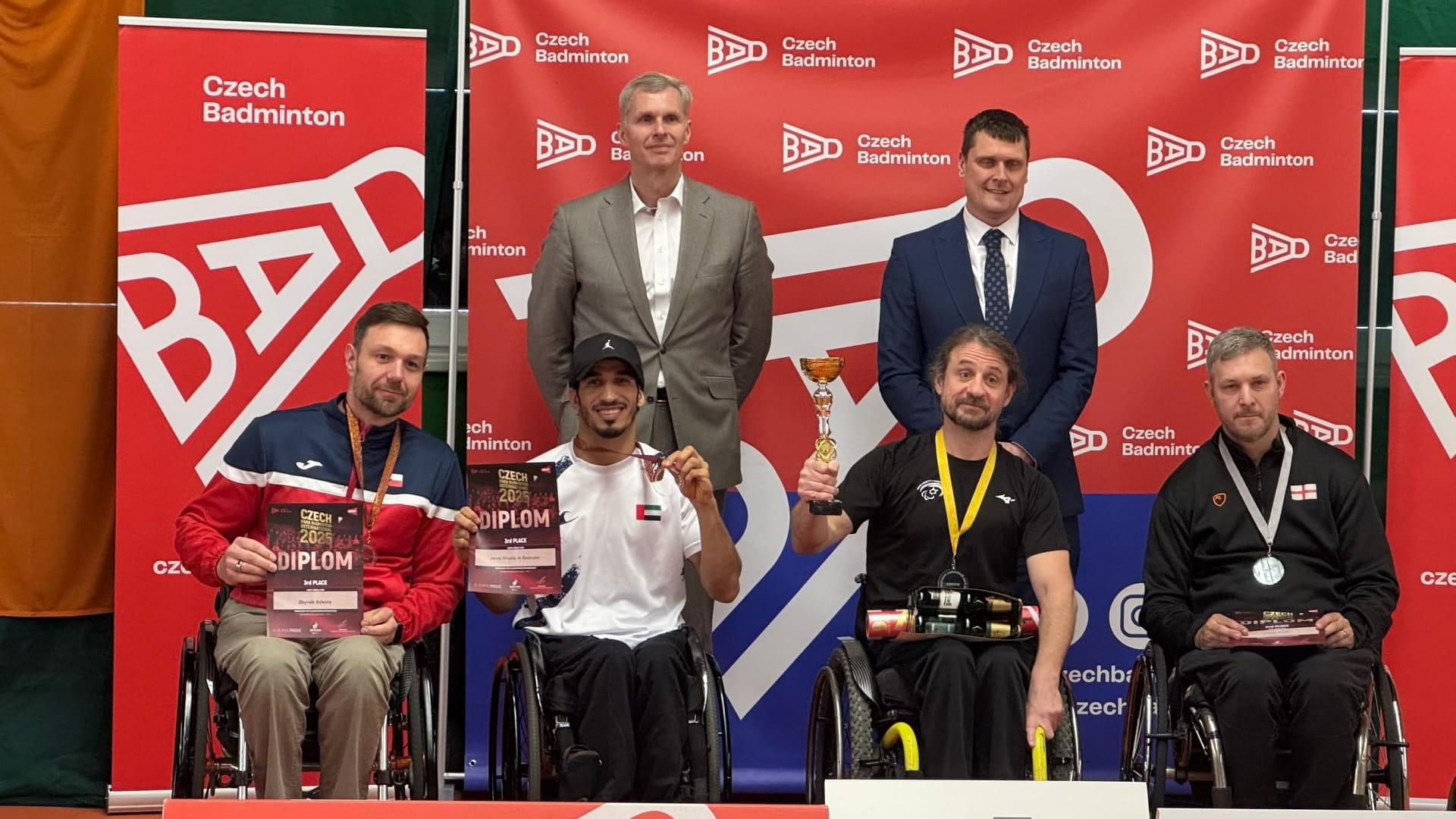 البدواوي يهدي الإمارات أول ميدالية دولية بريشة أصحاب الهمم 