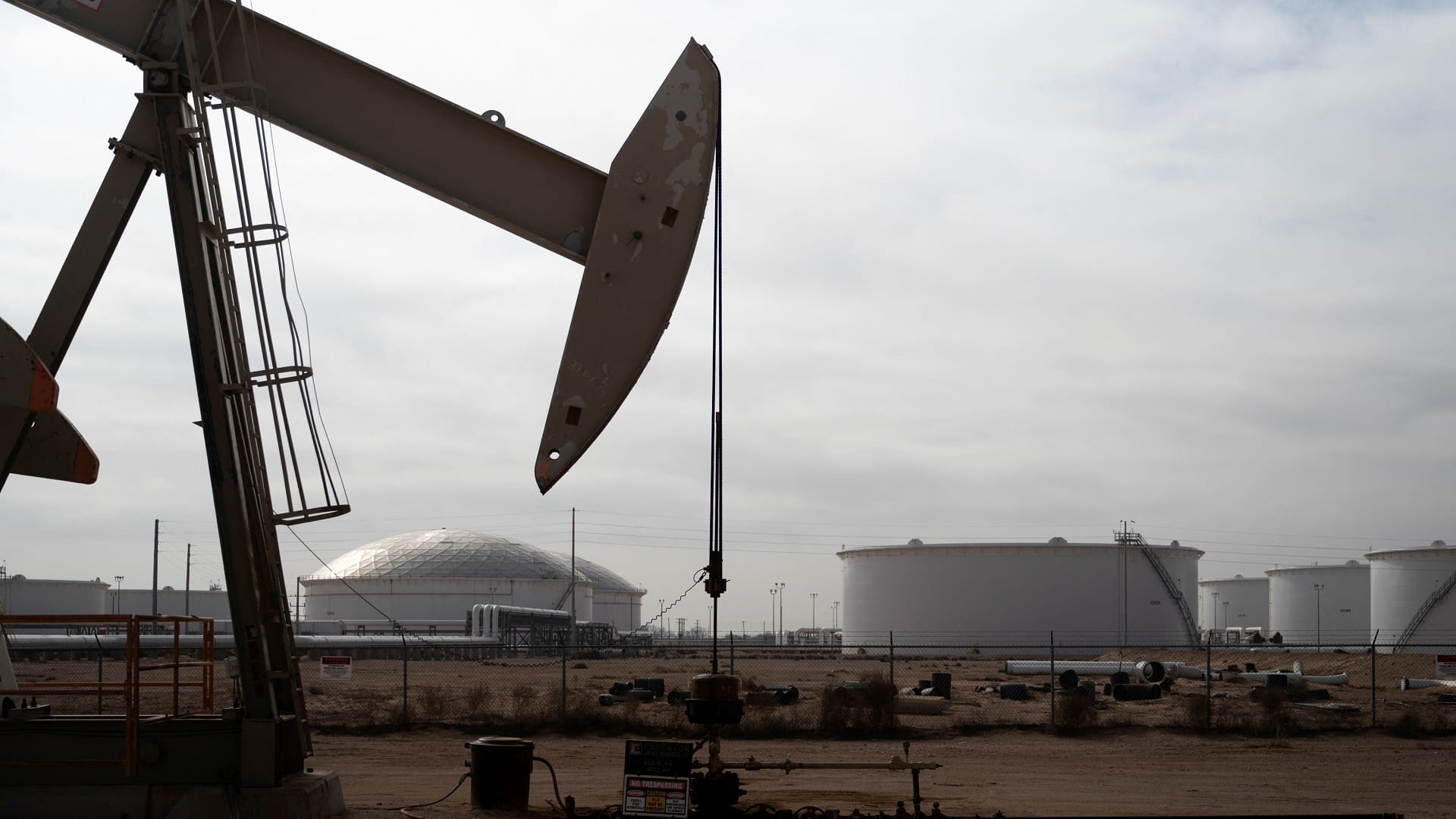 النفط يرتفع بفضل إعفاءات أميركية محتملة من الرسوم على السيارات