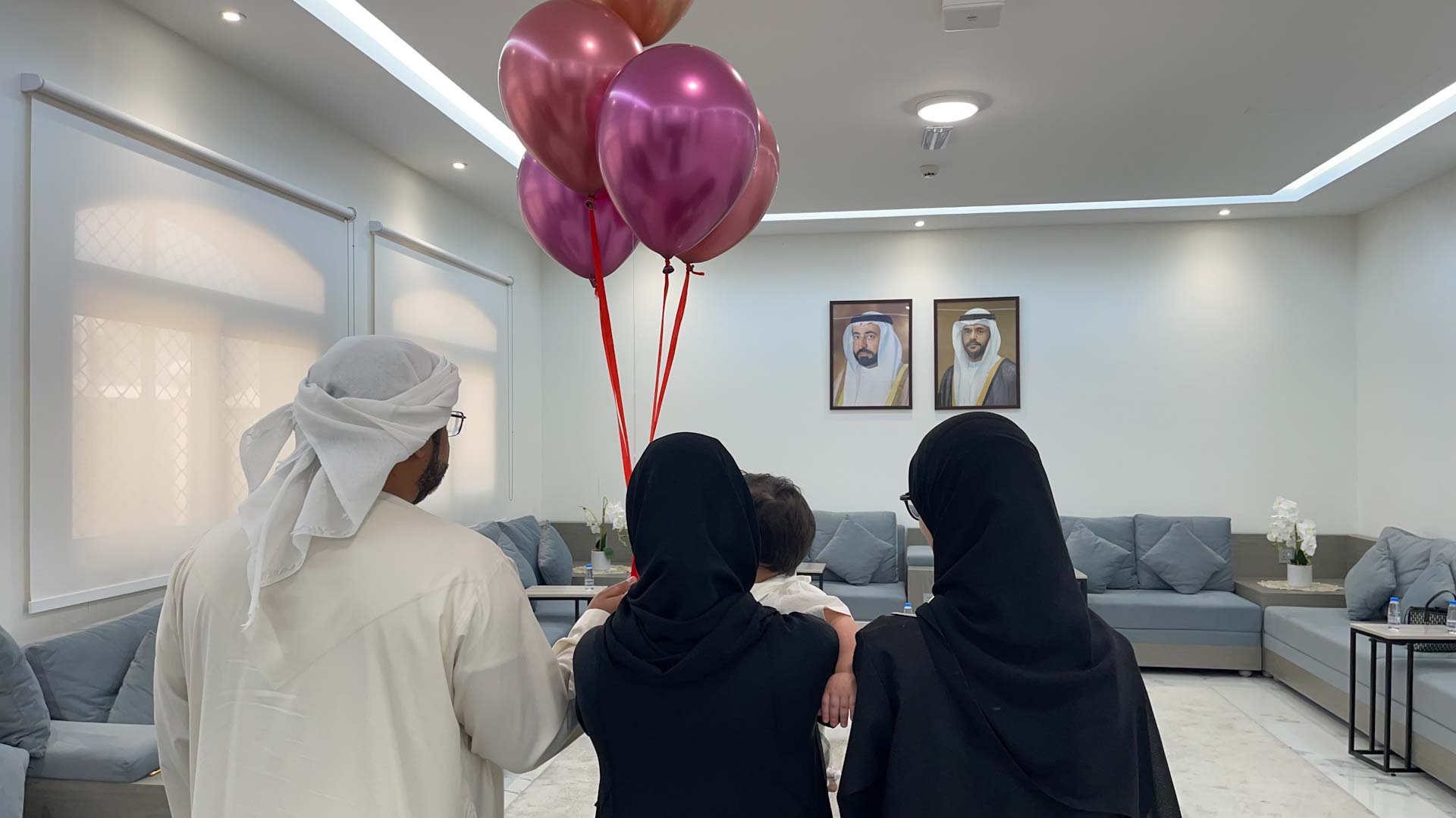 في عام 2025.. "اجتماعية الشارقة" تسلّم الطفل الرابع لأسرة إماراتية 