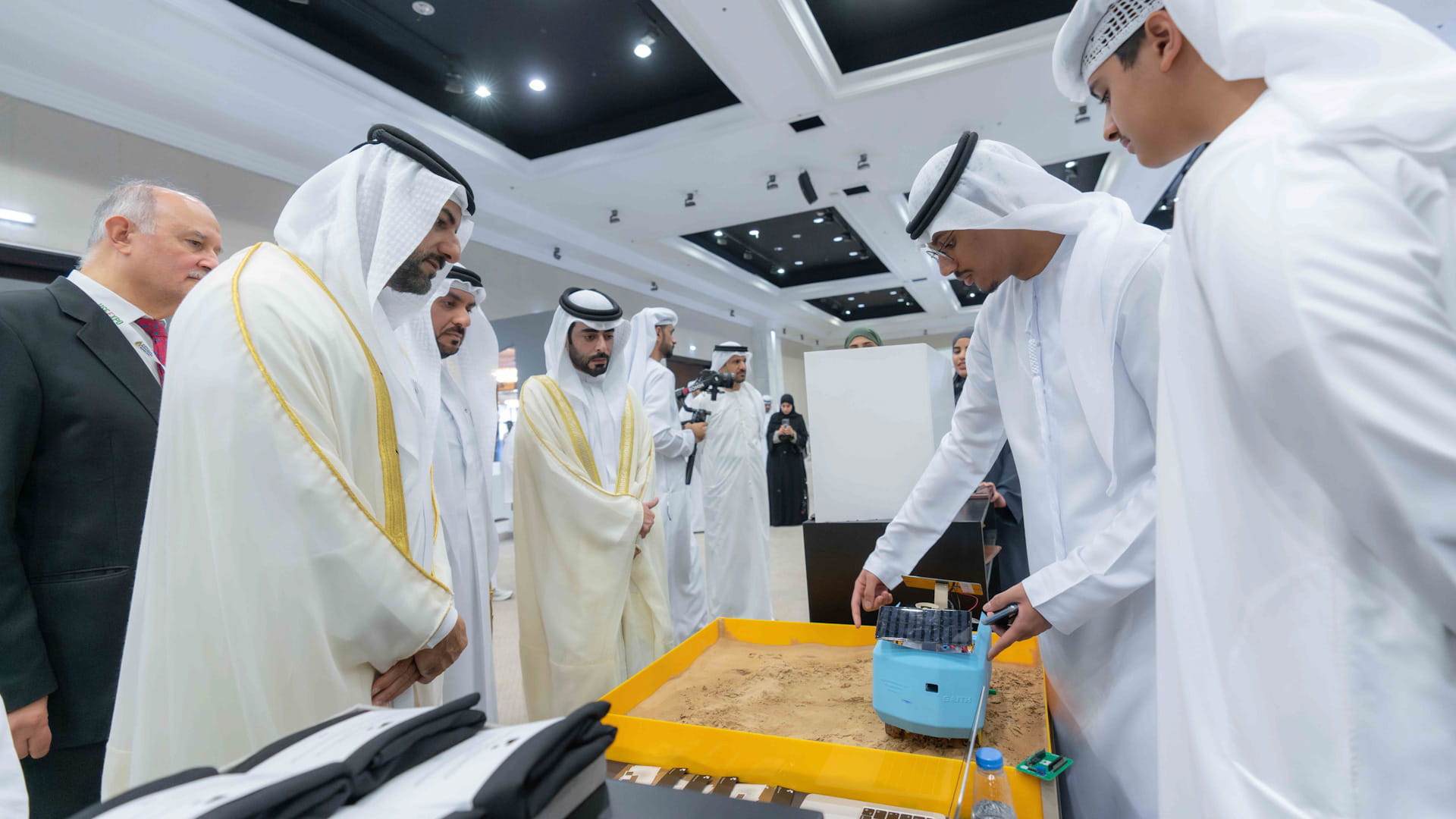 سلطان بن أحمد يشهد انطلاق معرض الصحة والسلامة والبيئة الـ2