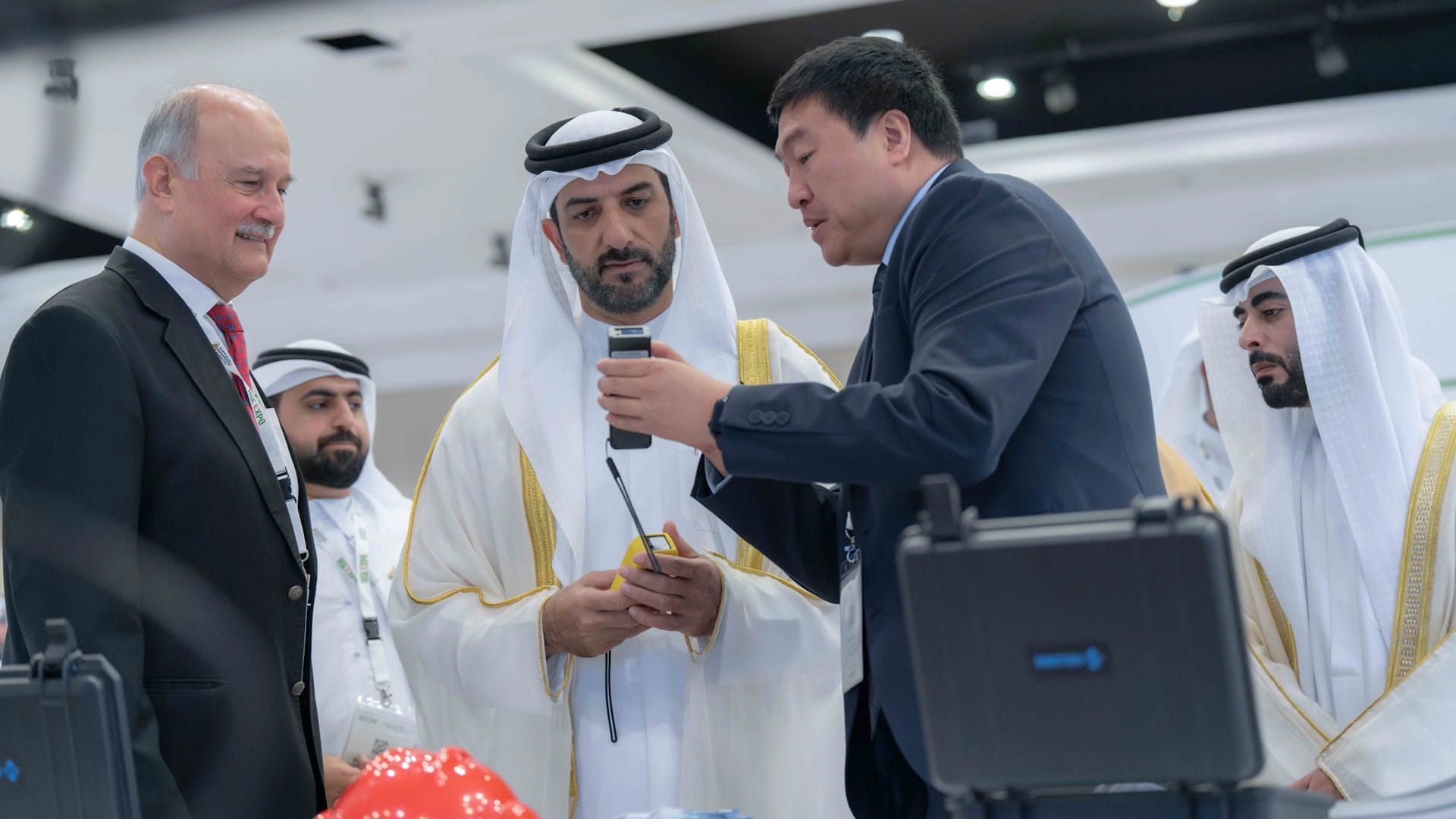 سلطان بن أحمد يشهد انطلاق معرض الصحة والسلامة والبيئة الـ2