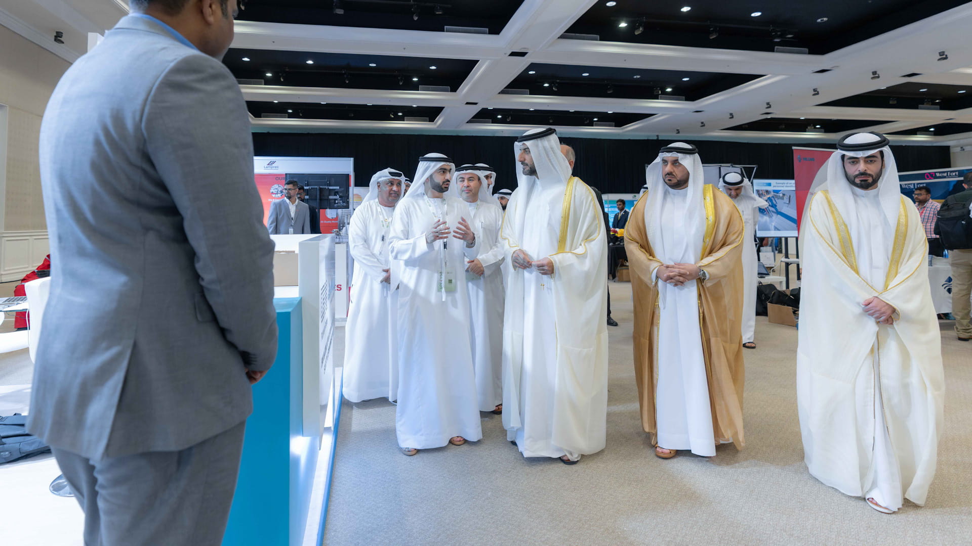 سلطان بن أحمد يشهد انطلاق معرض الصحة والسلامة والبيئة الـ2