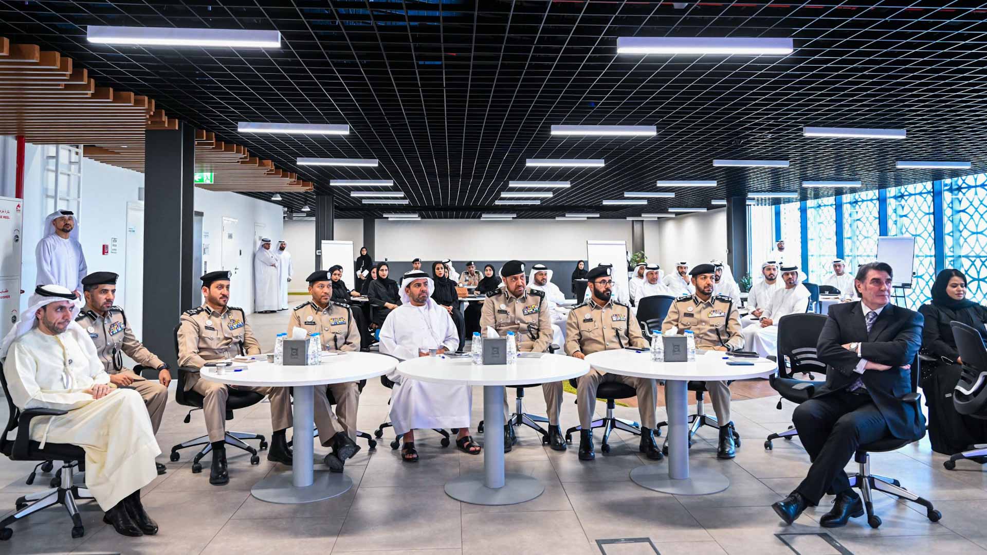 اللواء ابن عامر يفتتح مختبر استشراف مستقبل الإعلام الأمني  