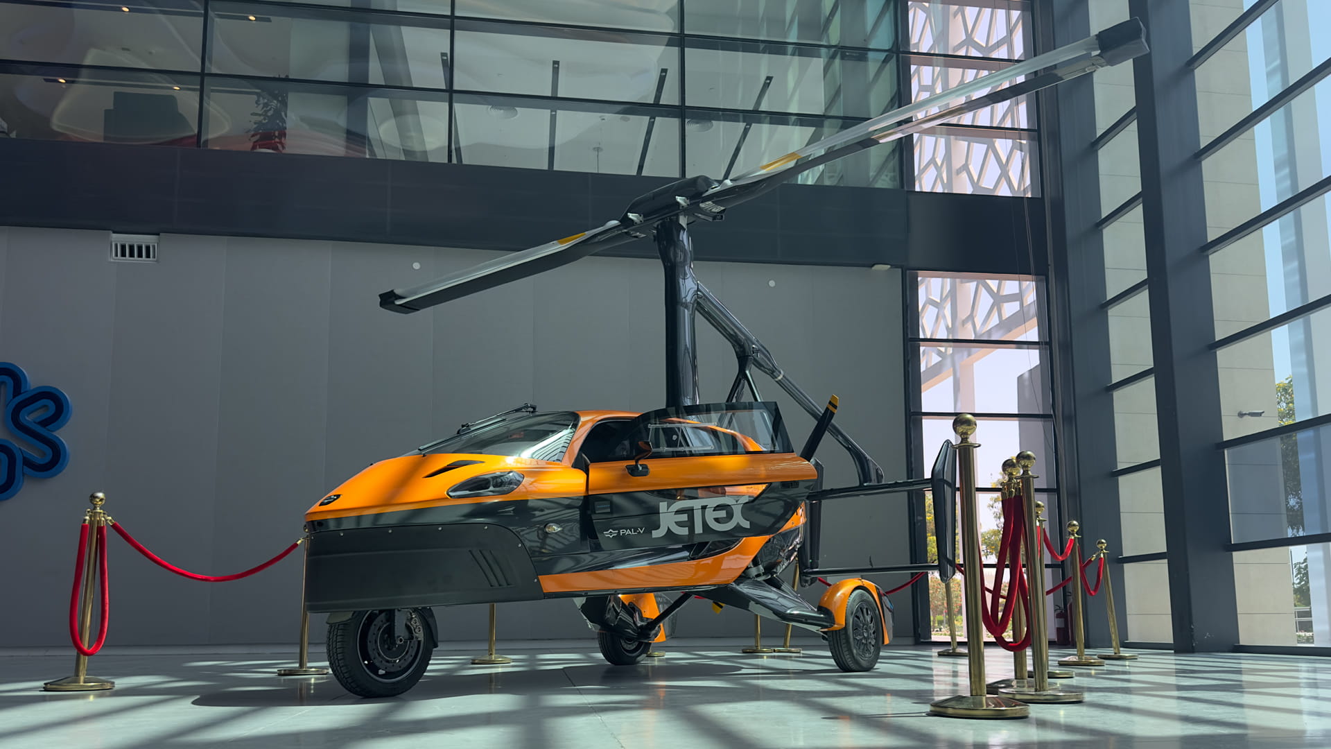 Sharjah Research Park unveils flying car project 
