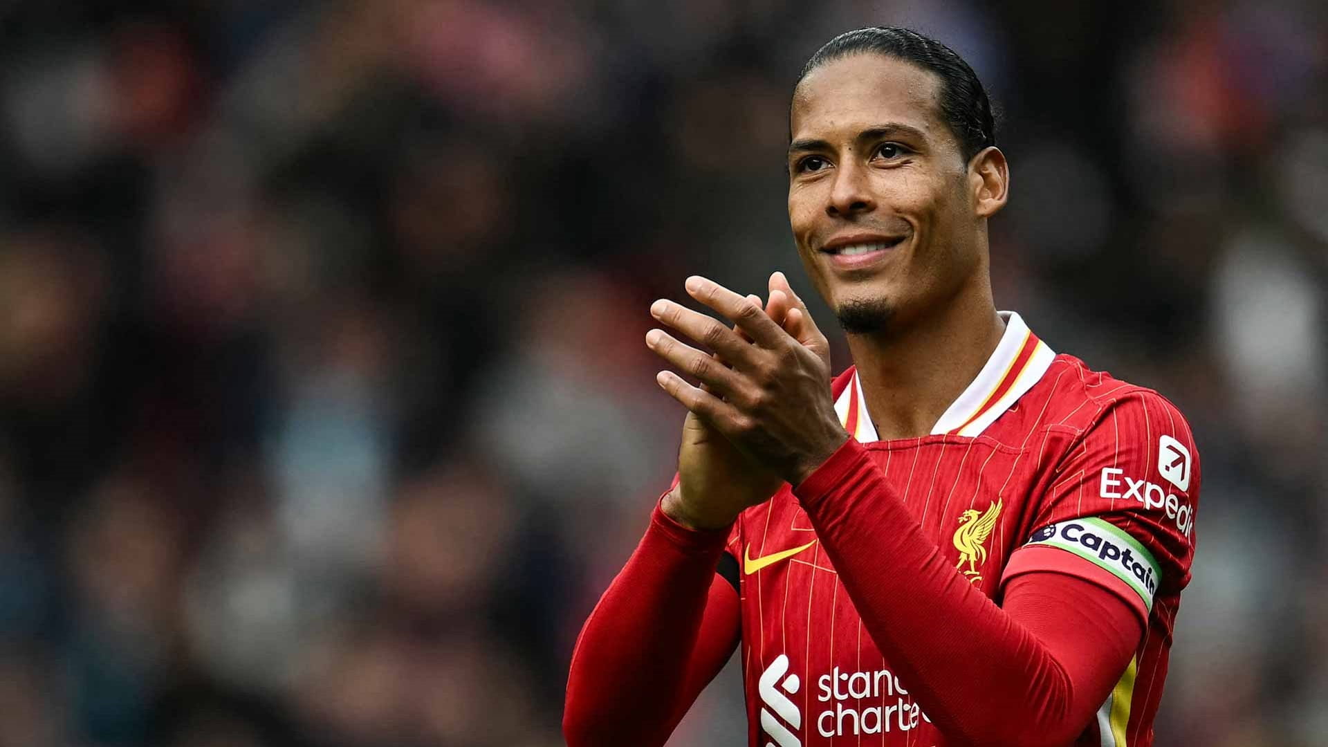 ليفربول الإنجليزي يمدد عقد مدافعه فيرجيل فان دايك 