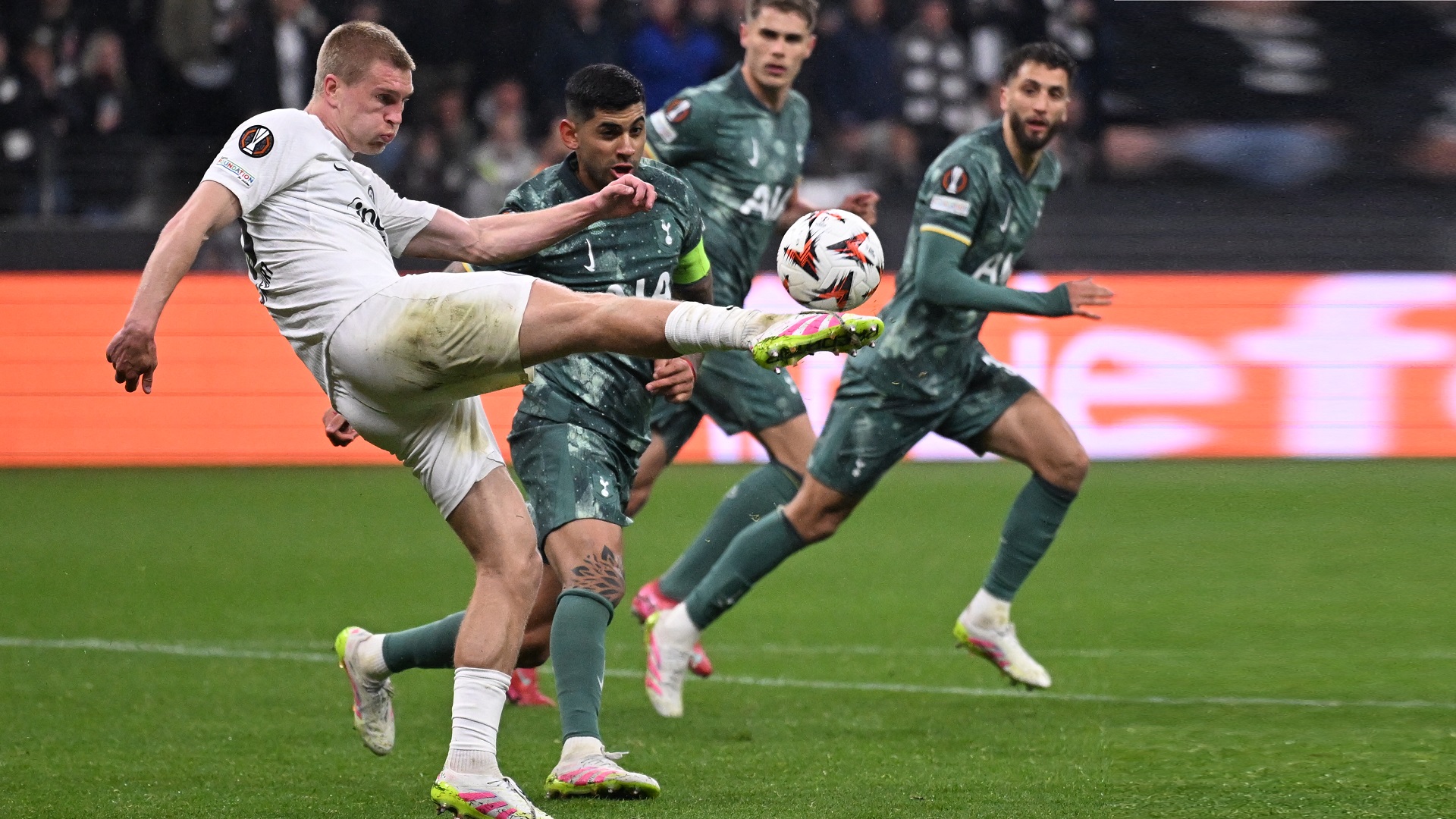 توتنهام يتأهل للمربع الذهبي في الدوري الأوروبي 