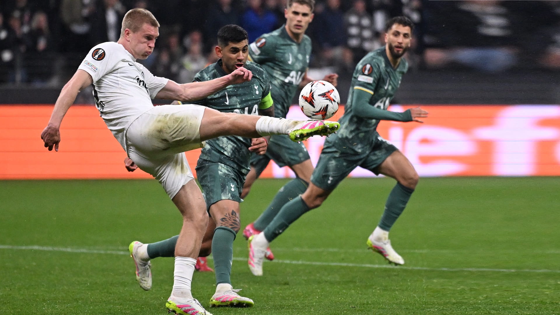 توتنهام يتأهل للمربع الذهبي في الدوري الأوروبي 