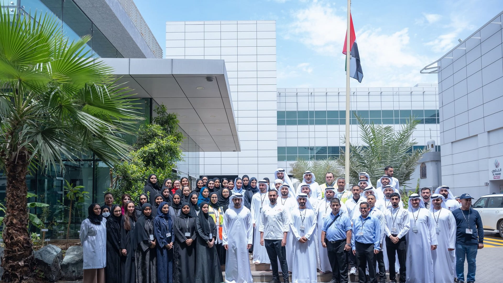 Hamdan bin Mohammed visits Emirates Flight Catering 